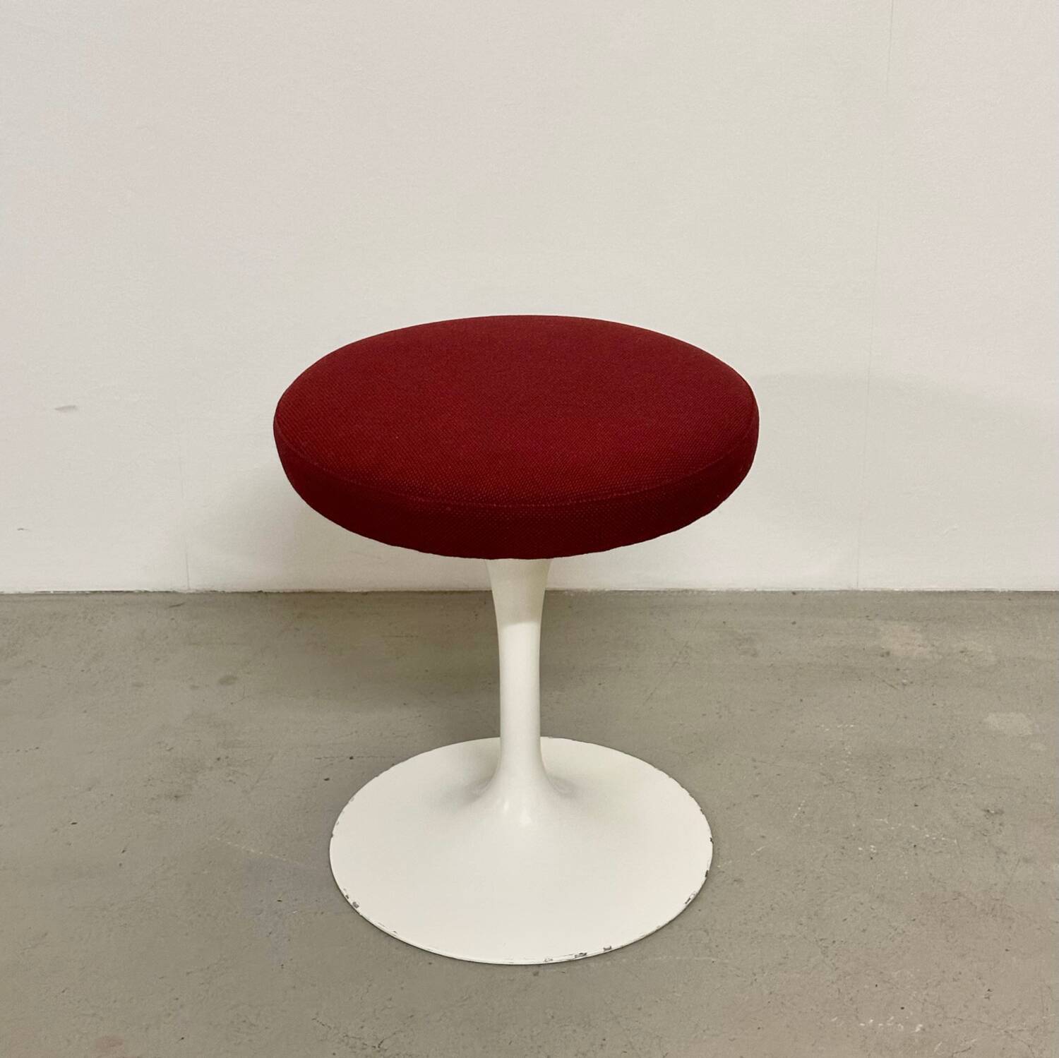 Eero Saarinen Stool swivel by Knoll International 70s