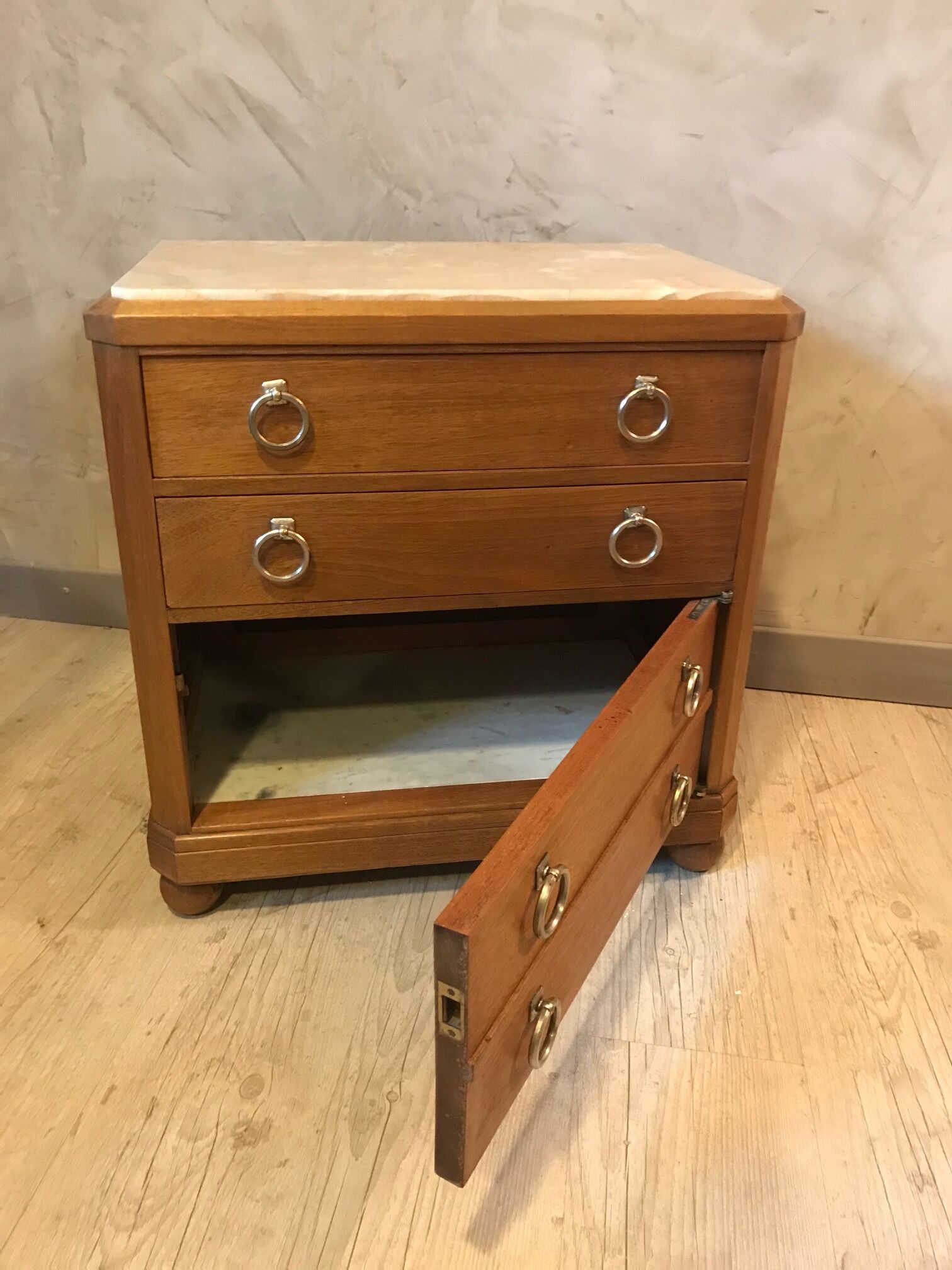 Commode en noyer et marbre