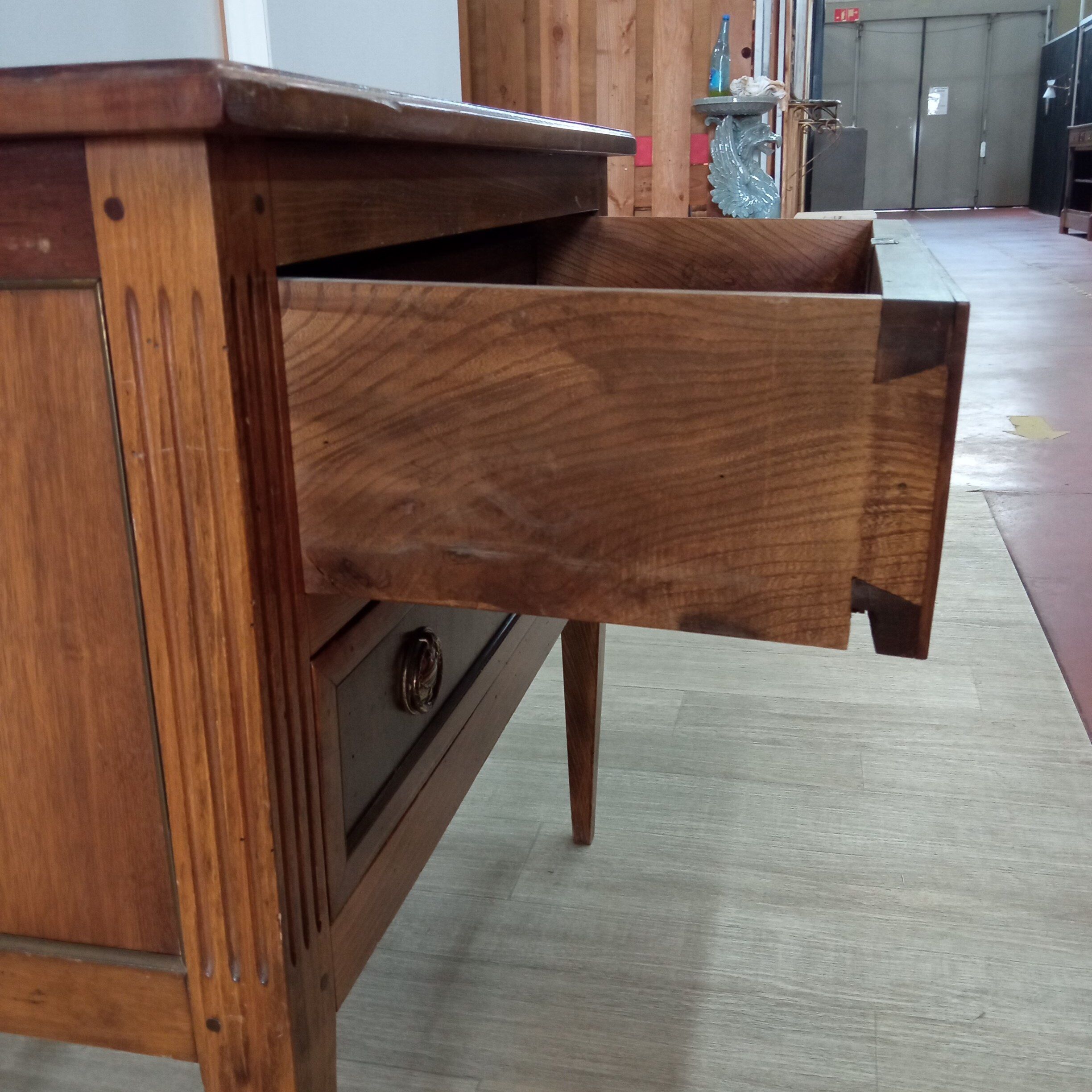 Commode sauteuse style louis xvi