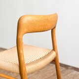 Paire de chaises de salle à manger modèle 75 par Niels O. Møller en chêne