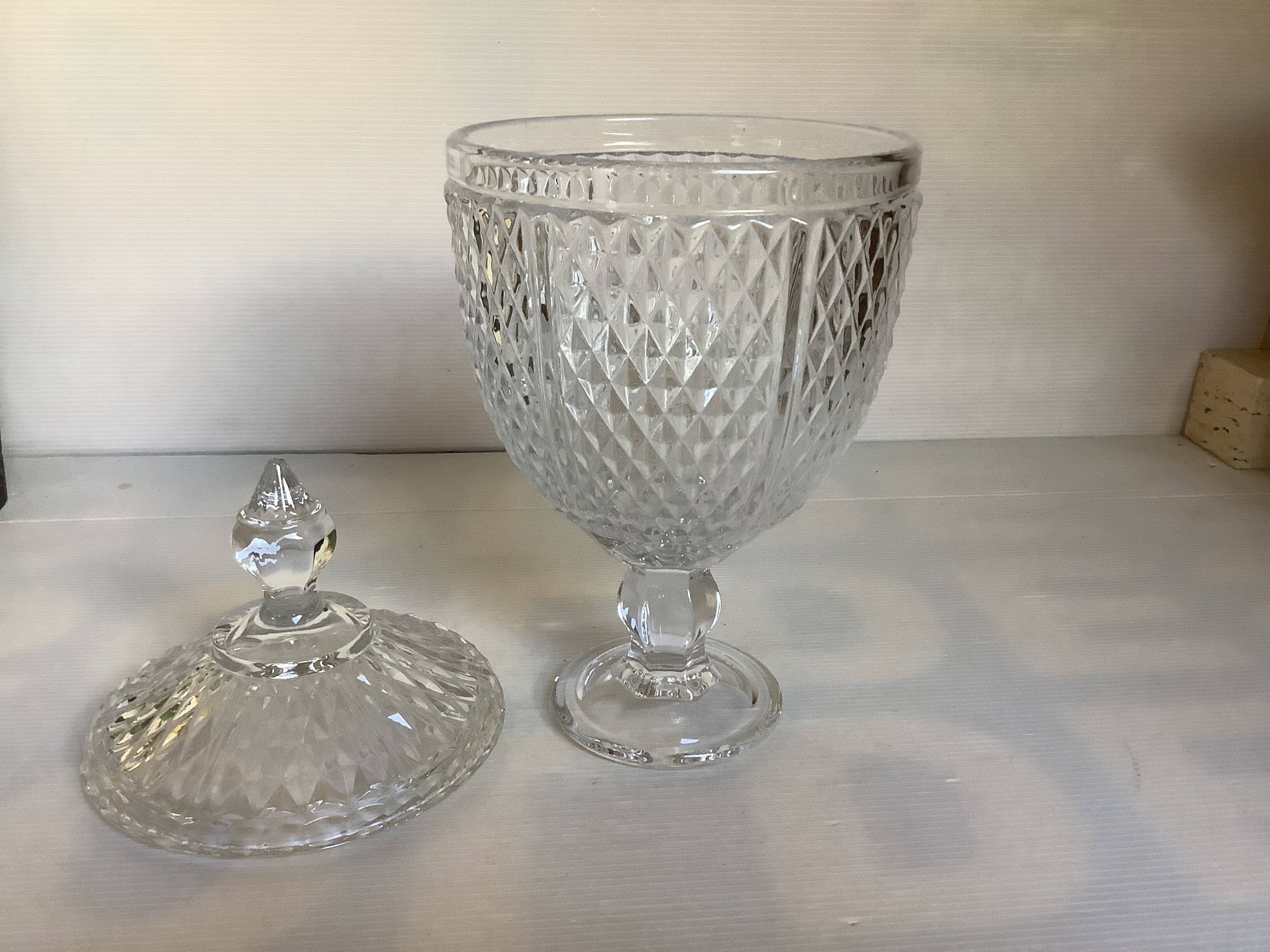 Large diamond-pointed sweet jar