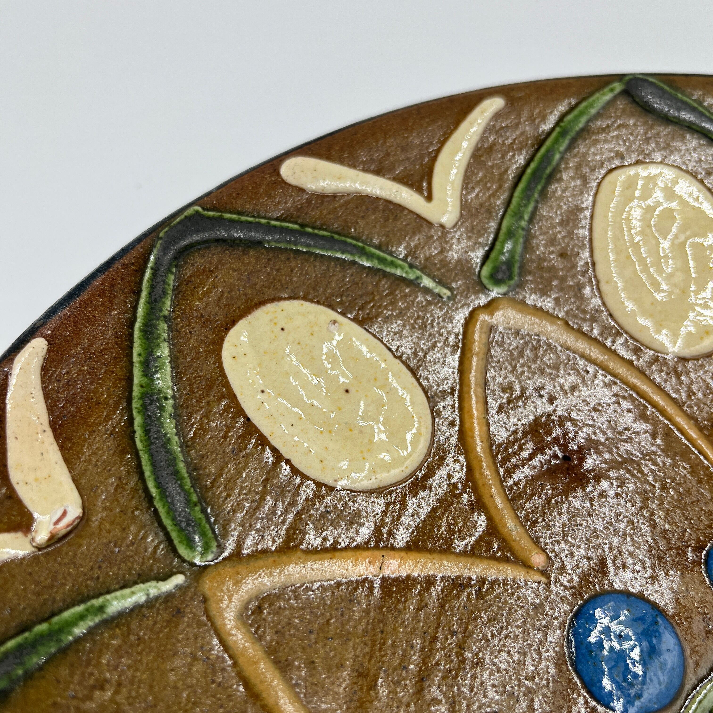 Empty pocket, decorative ceramic plate Puigdemont