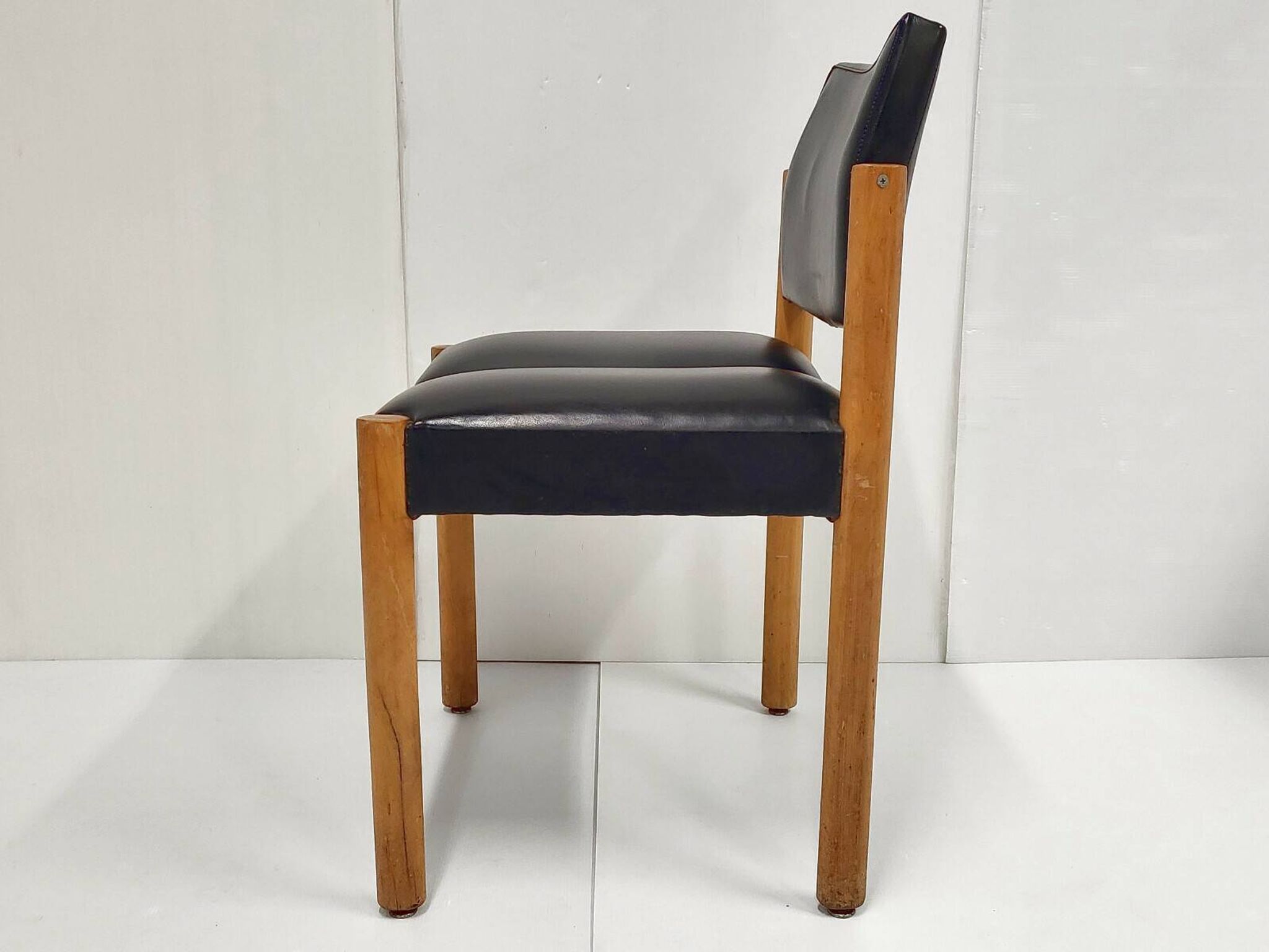 Pierre guariche: vintage 1970 chairs in black skai & beech 70s 19