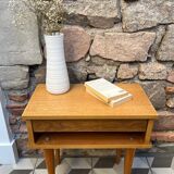 Spindle-legged bedside table from the 60s/70s.