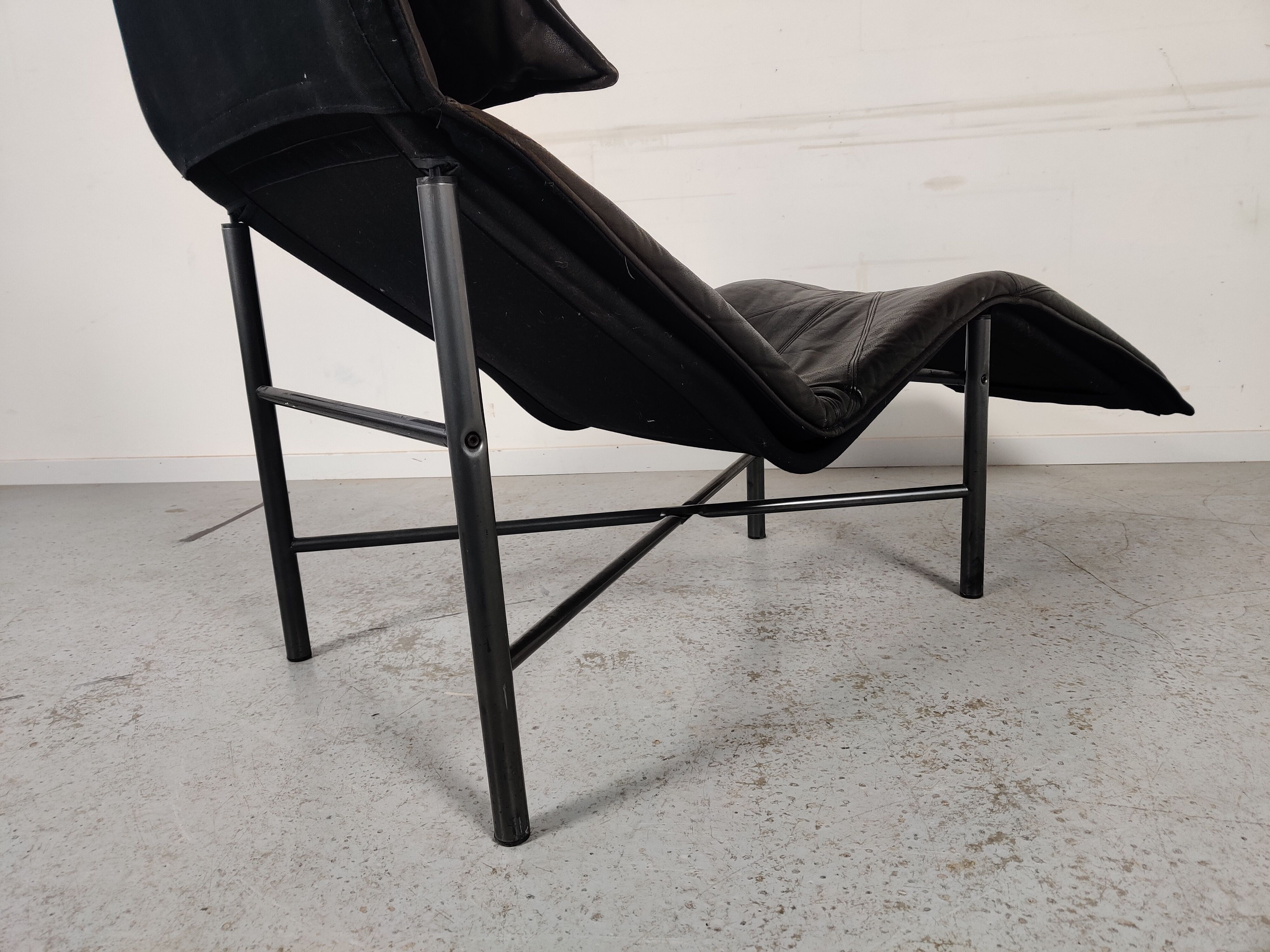 Tord Bjorklund leather chaise longue, 80s