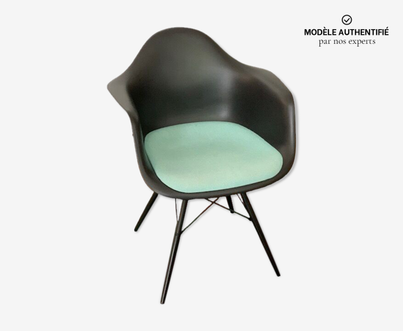 Armchair DAW by Charles & Ray Eames, Vitra edition