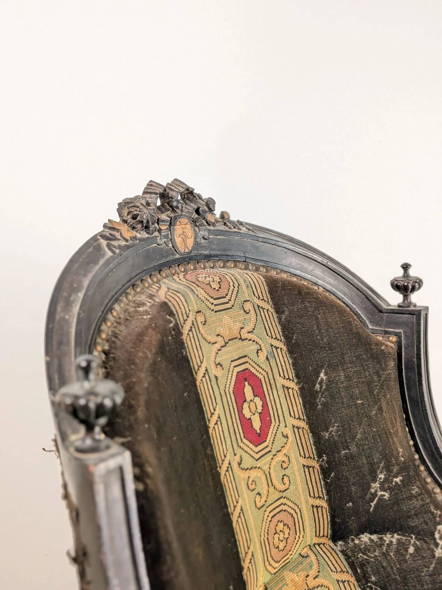Fauteuil style Louis XVI – 19e siècle