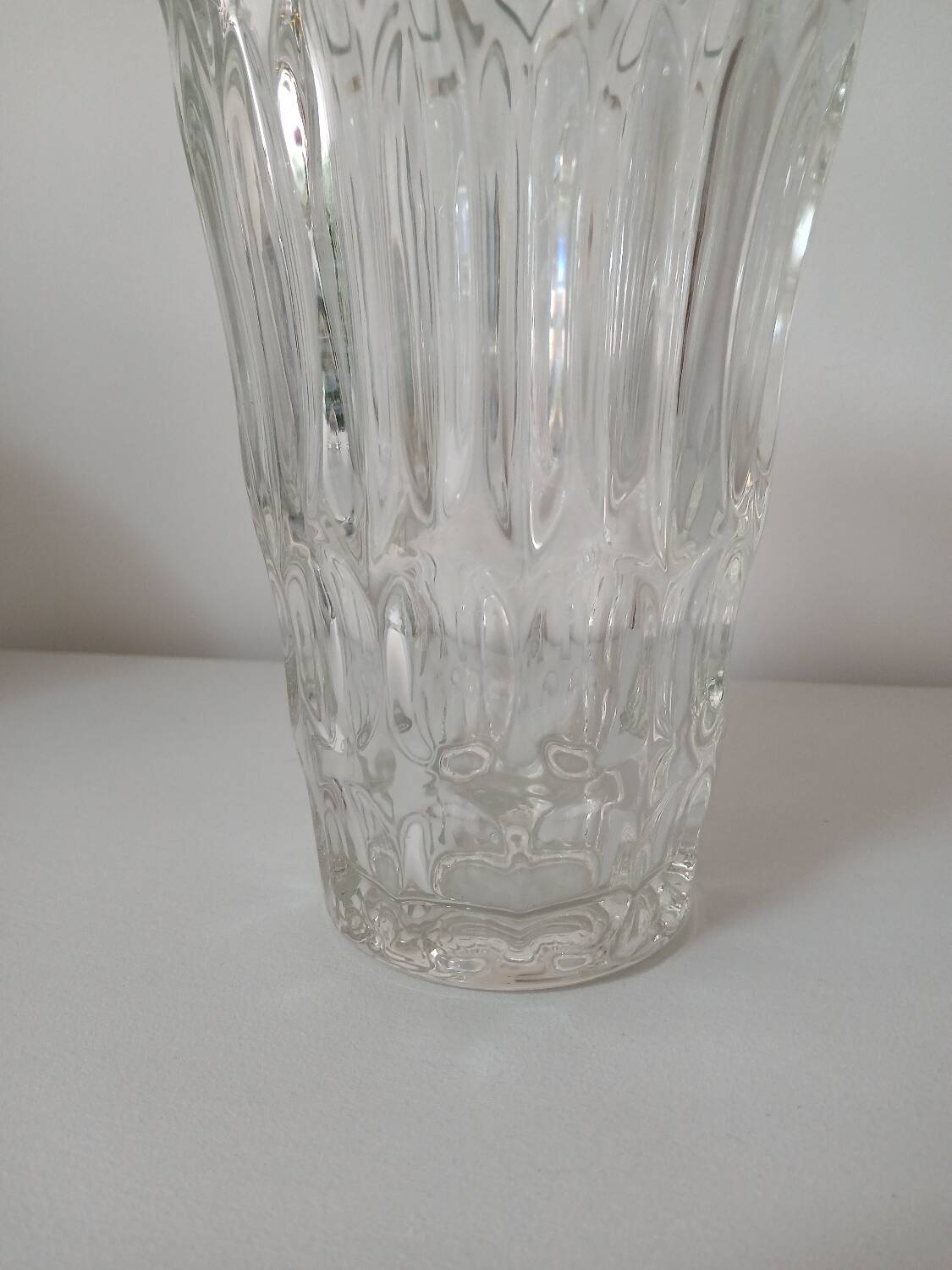 Chiseled glass vase