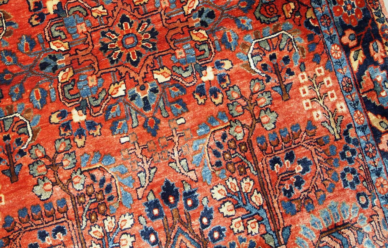Handmade antique Persian Sarouk rug 3.4' x 5.3' (103cm x 161cm) 1920s - 1B697