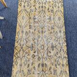 Tapis turc jaune