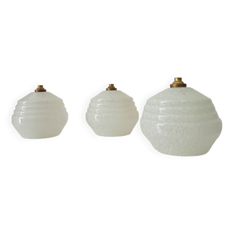 Lot de 3 globes suspensions art déco verre de Clichy années 50