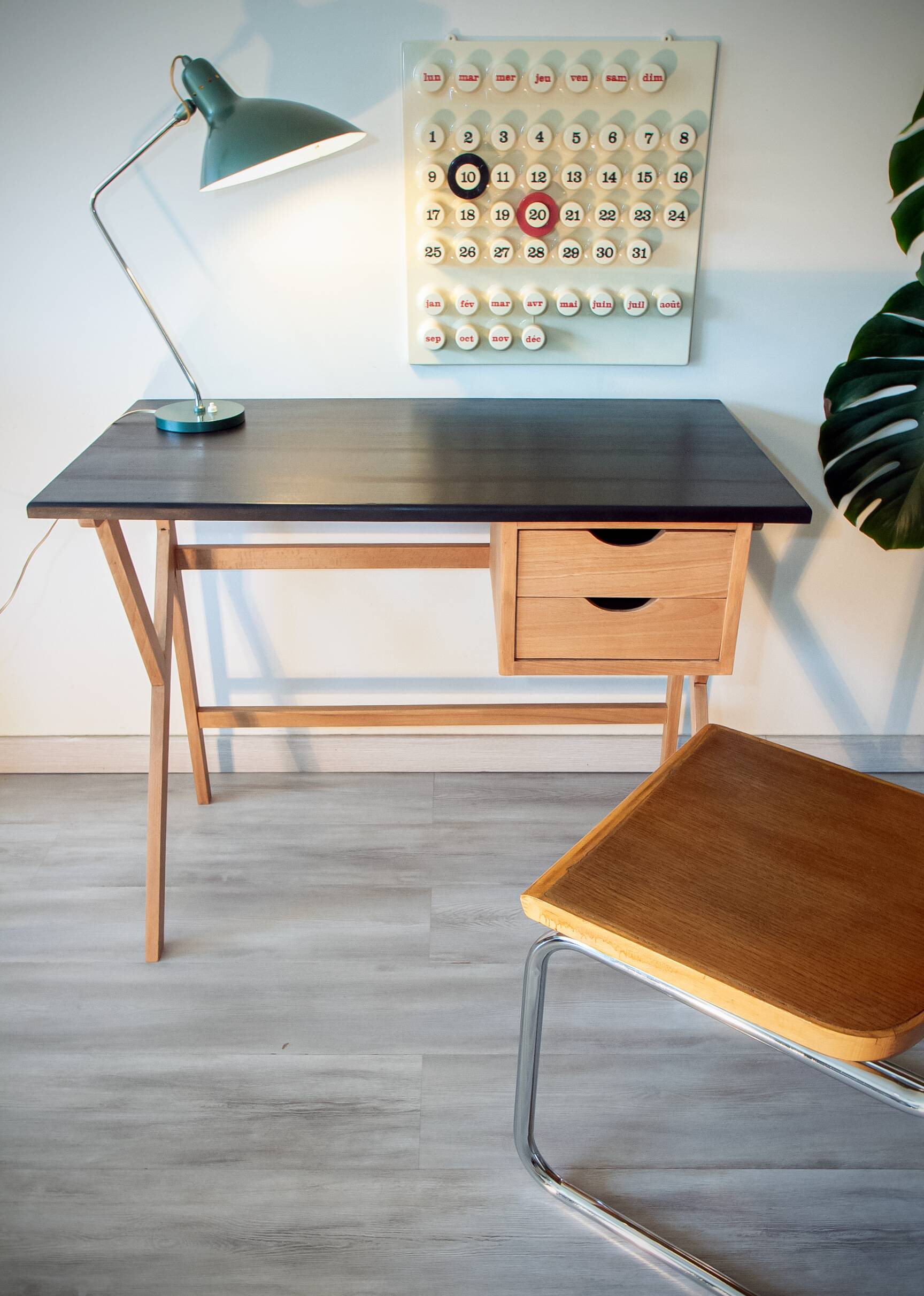 Vintage desk from the 60s-70s, light oak, in superb condition.