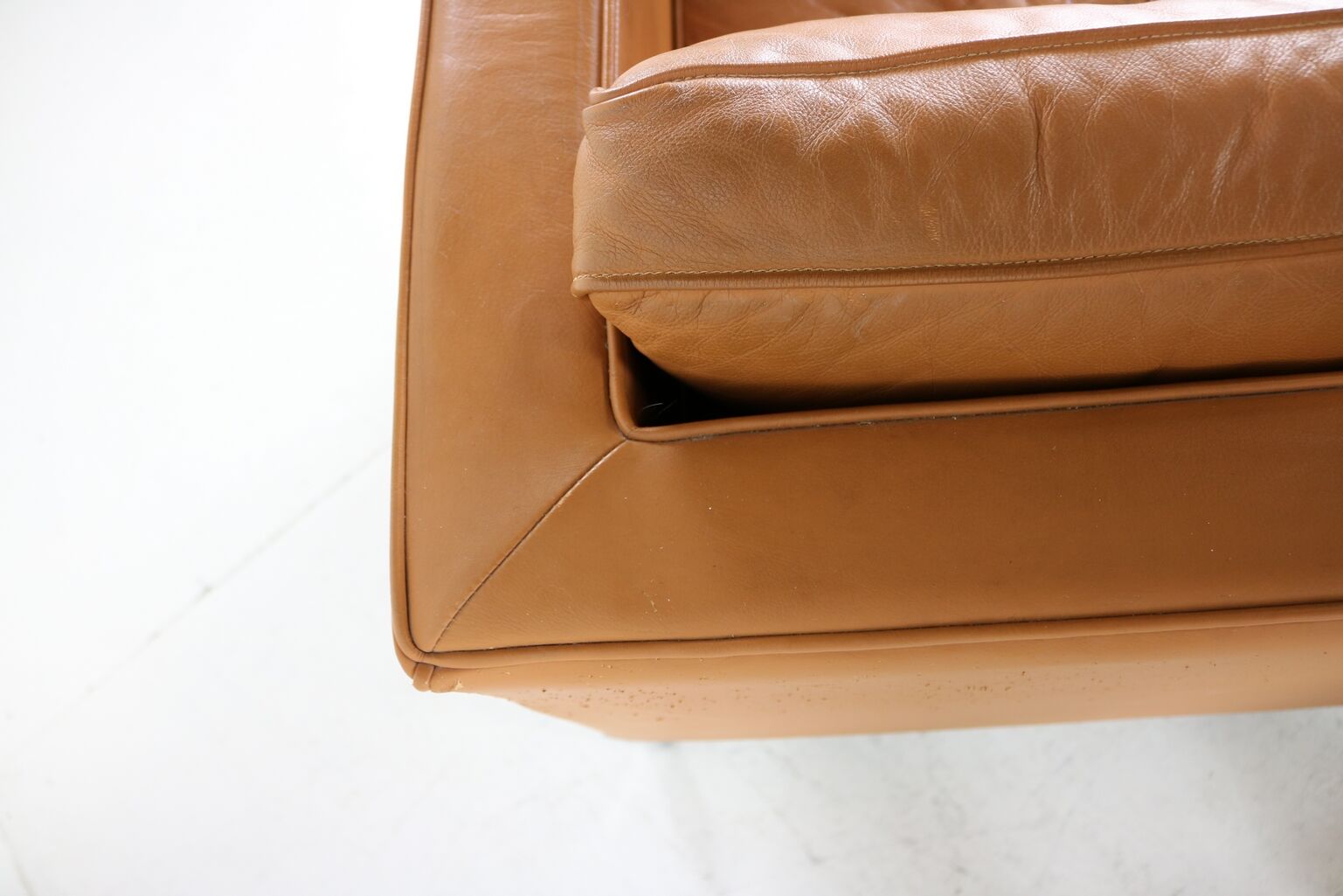 Dutch design three seater leather sofa by Artifort