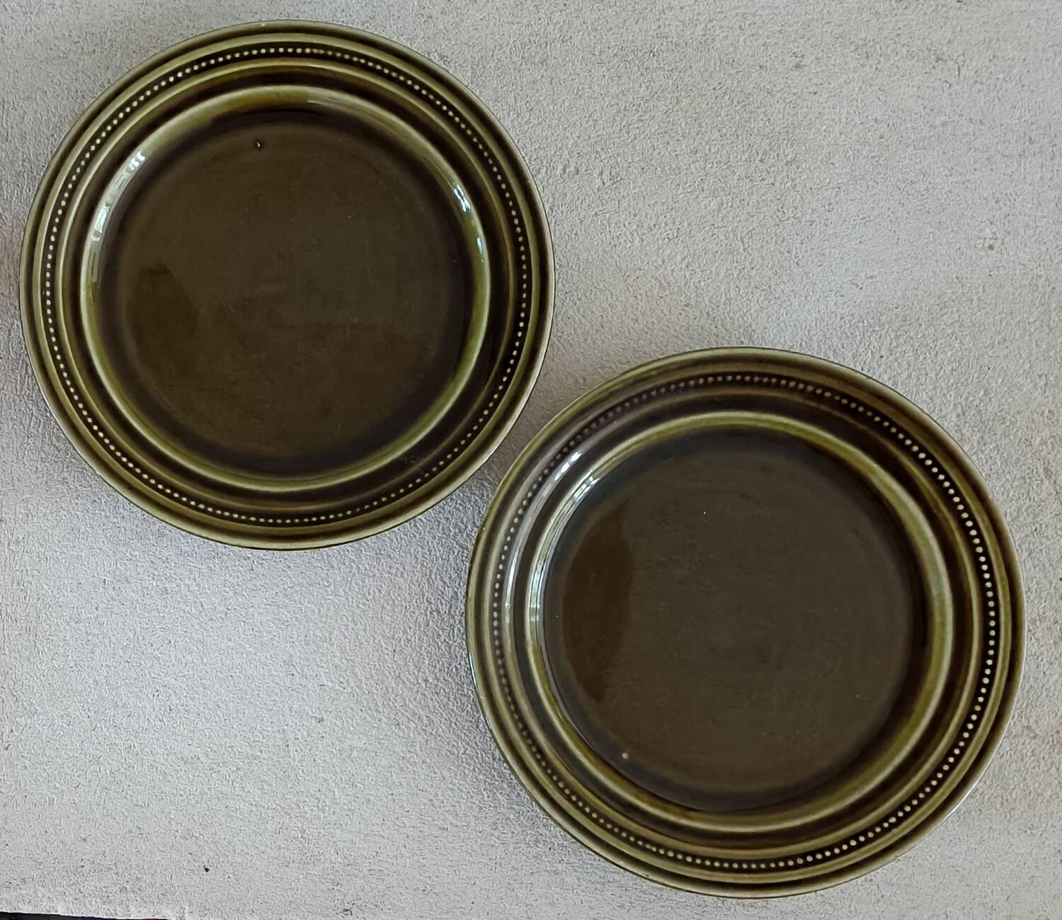 2 vintage Saint Amand plates