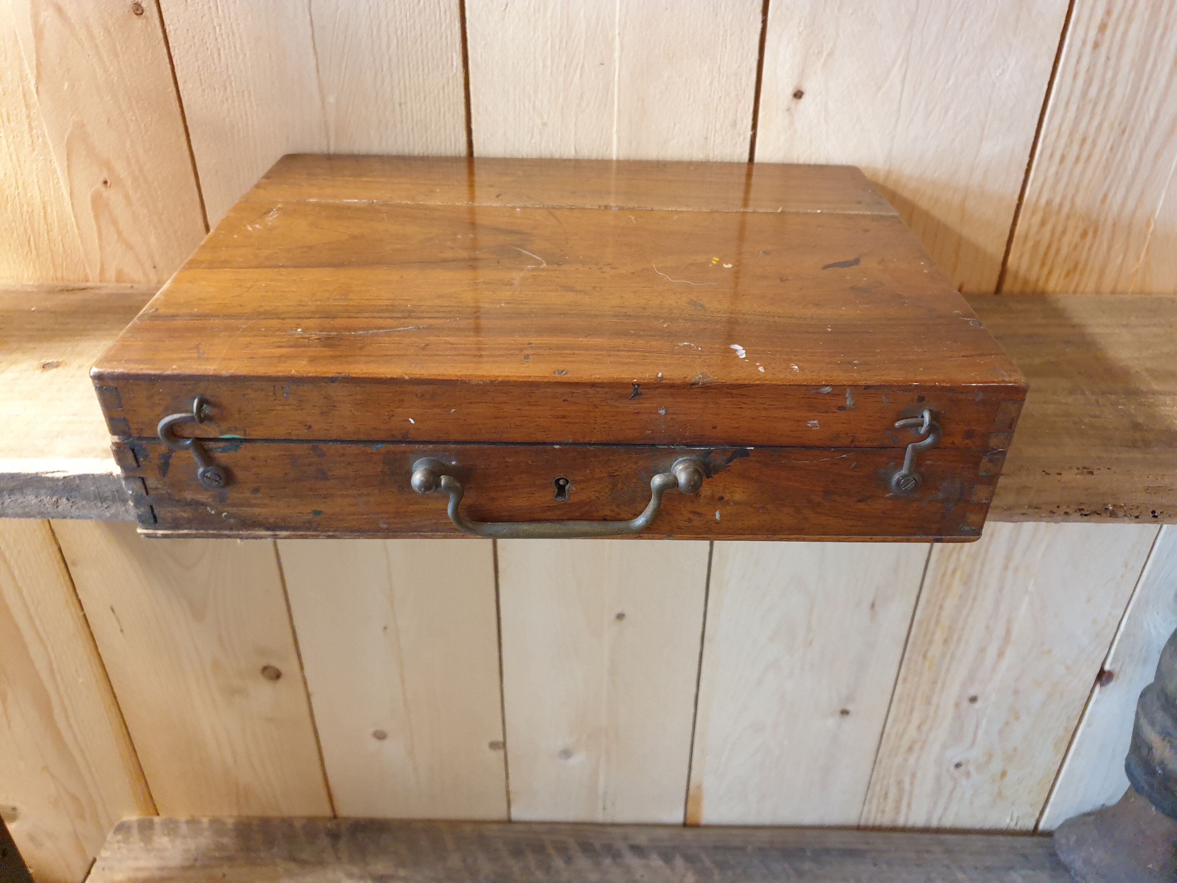Ancienne boîte à peinture d'artiste