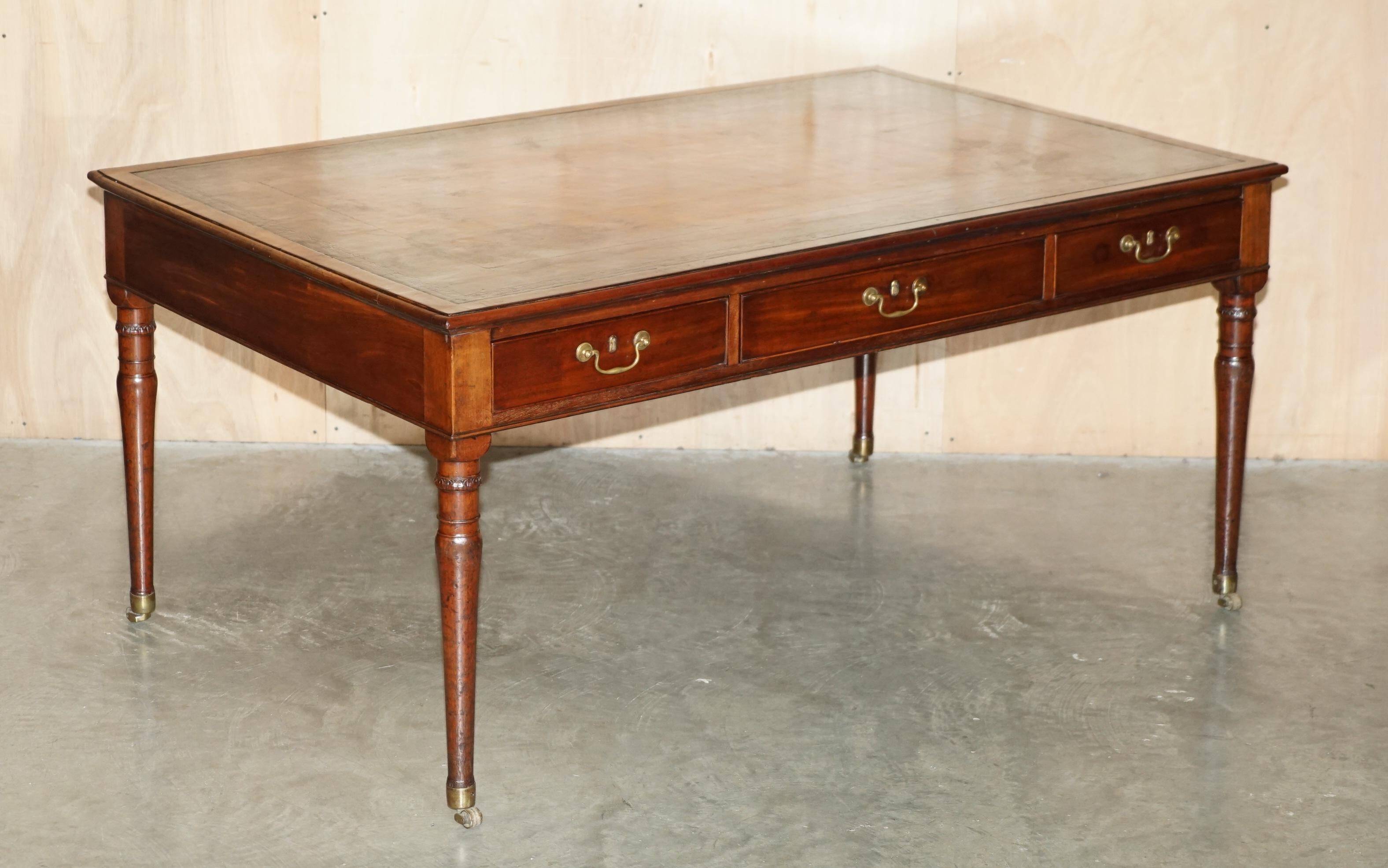 Bureau d'écriture géorgien irlandais antique restauré 1780 cuir