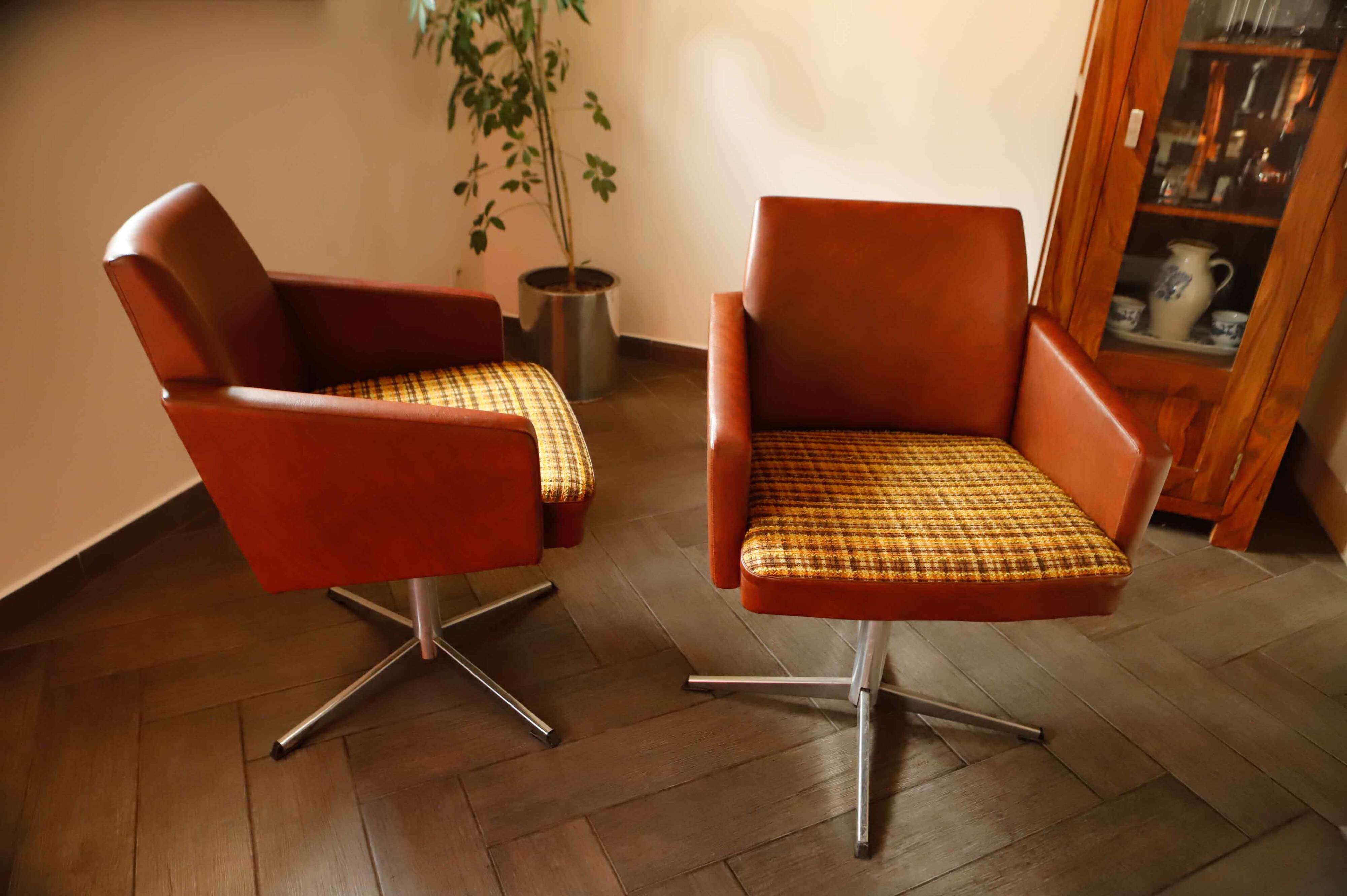 Set of 2 DDR Vintage Swivel Armchairs (1970s)