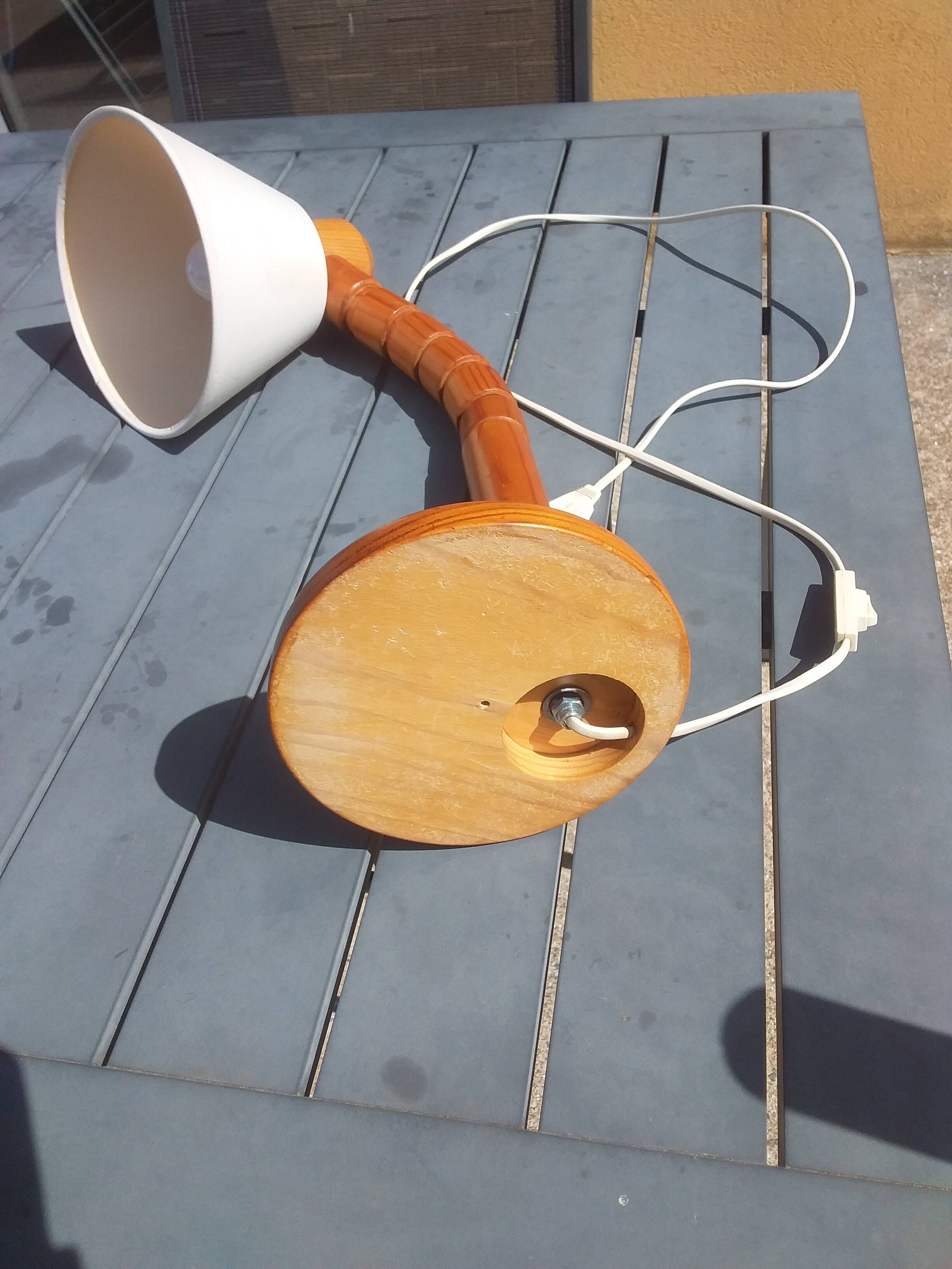 Vintage Scandinavian pine articulated lamp from the 60s and 70s.