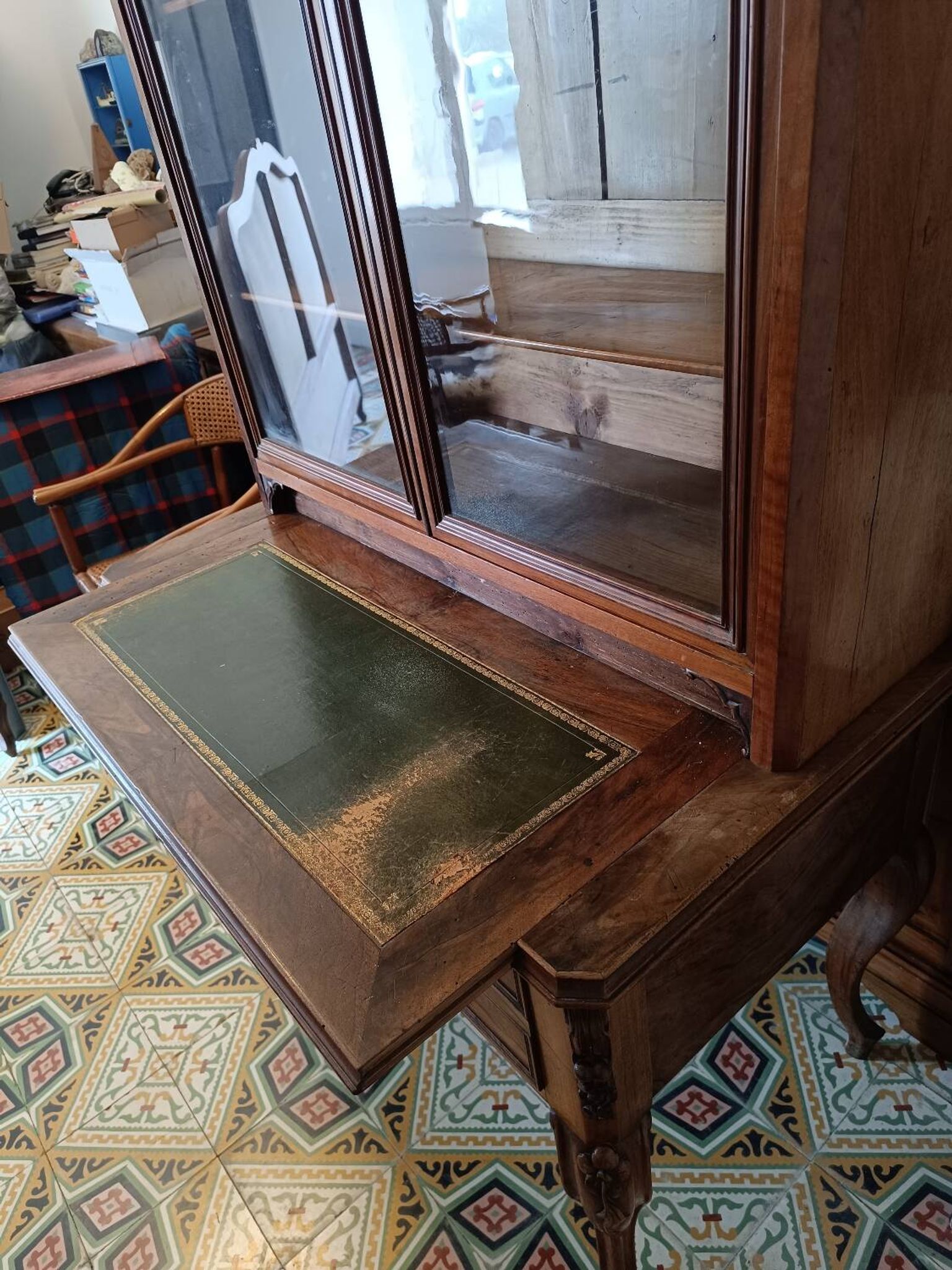 Display cabinet bookshelf