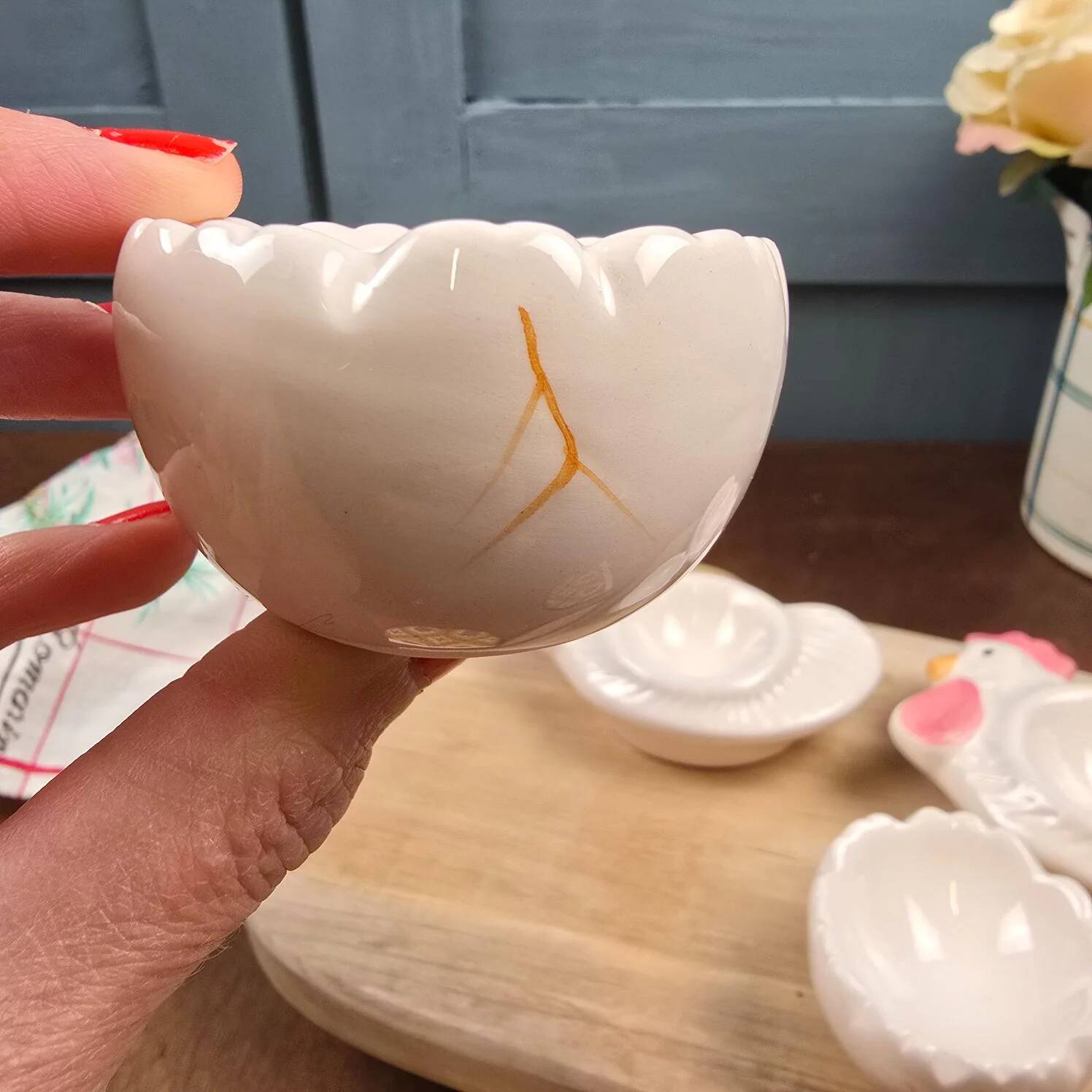 Vintage egg service for 2: Chicken egg cups & shells + fabric hats