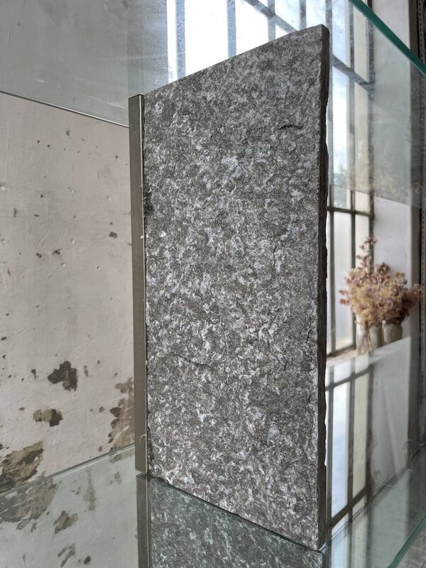 Etagère sculpture pierre et verre Roche Bobois années 70