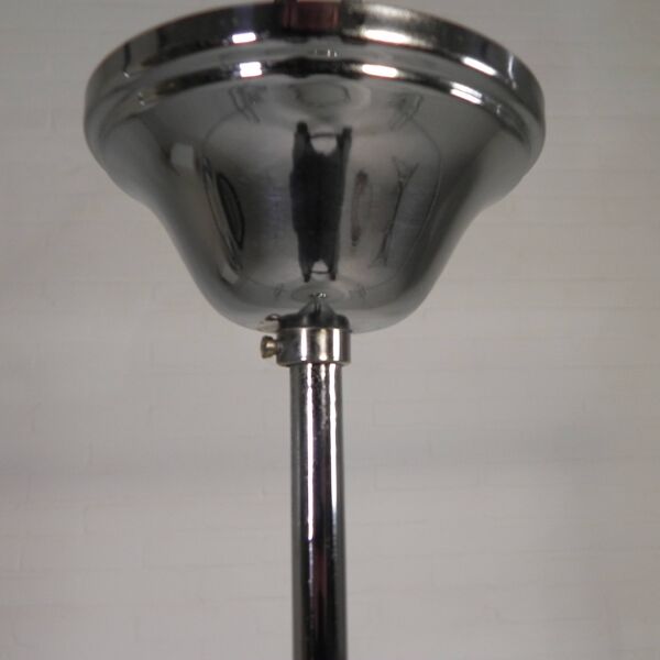 Suspension vintage avec abat-jour en opaline et décoration noire, années 1950