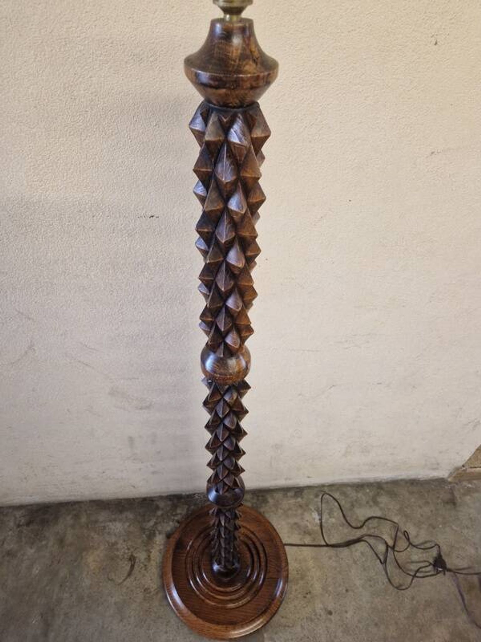 Oak floor lamp - In the style of Charles Dudouyt - Brutalist design