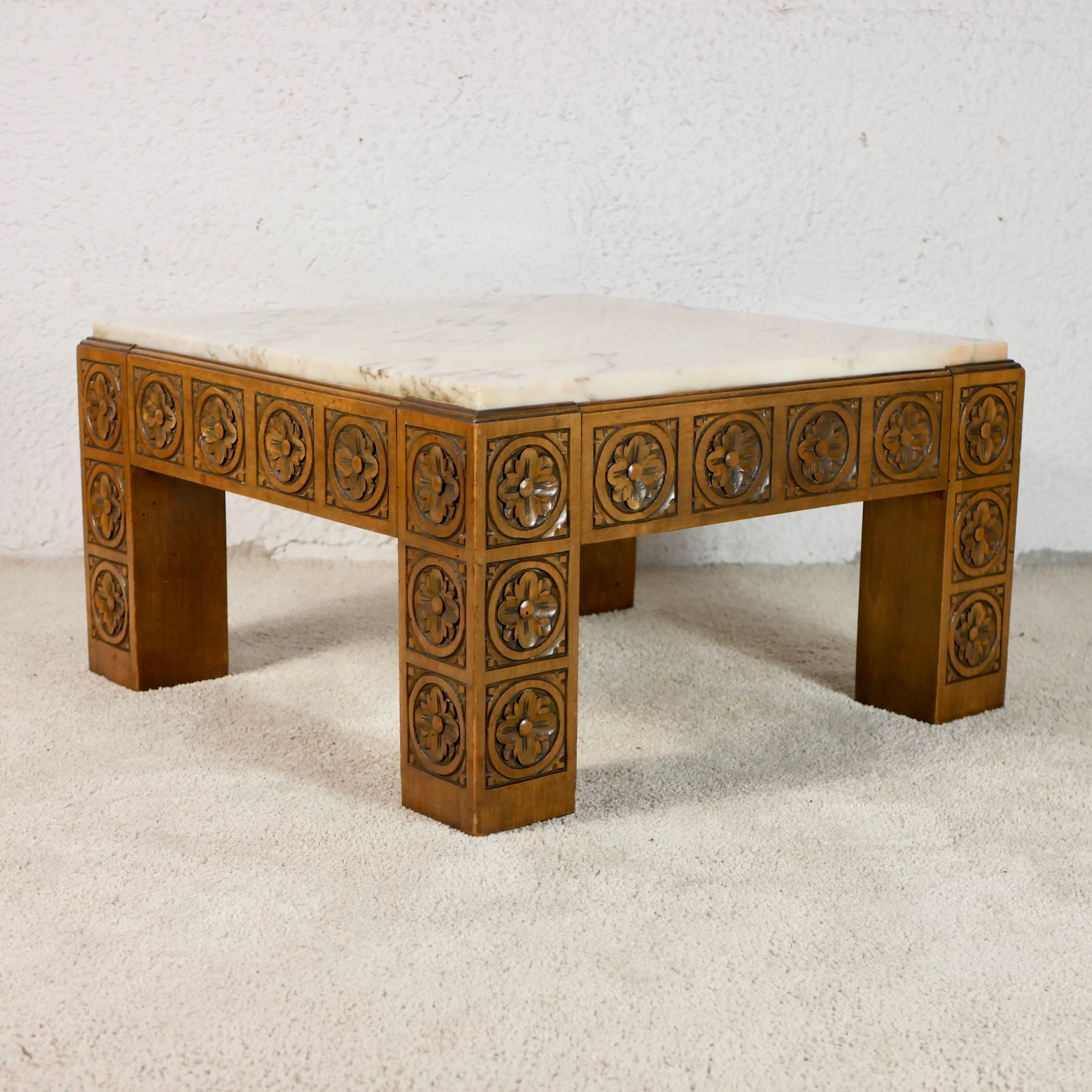 Table basse bois sculpté et marbre