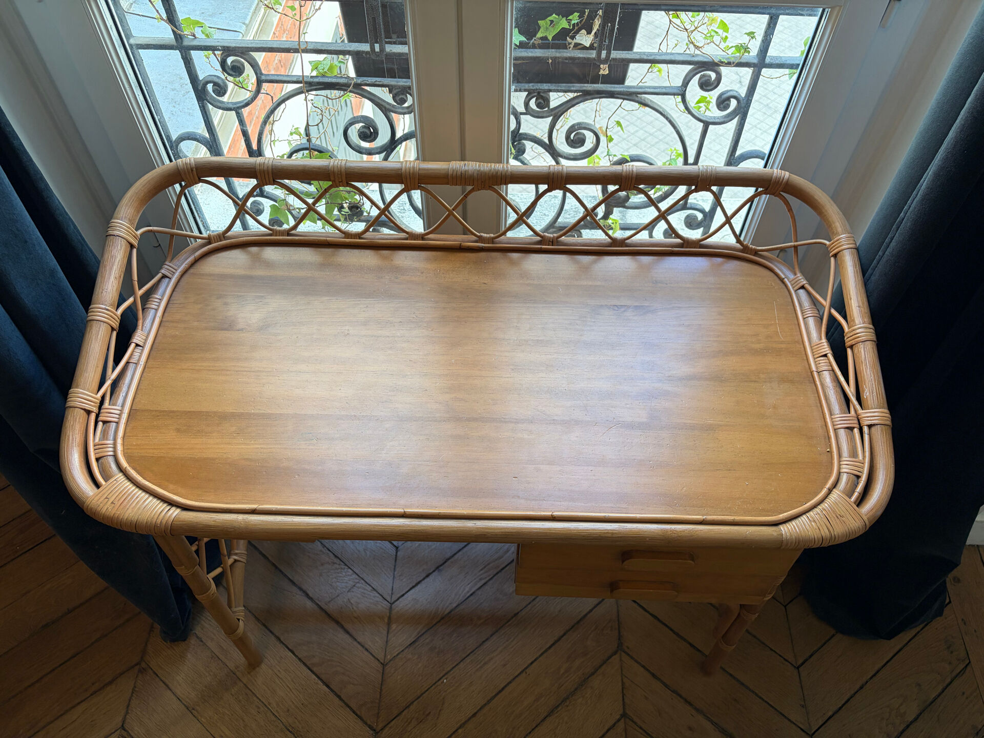 Bureau vintage Bonton en rotin et bois, 3 tiroirs
