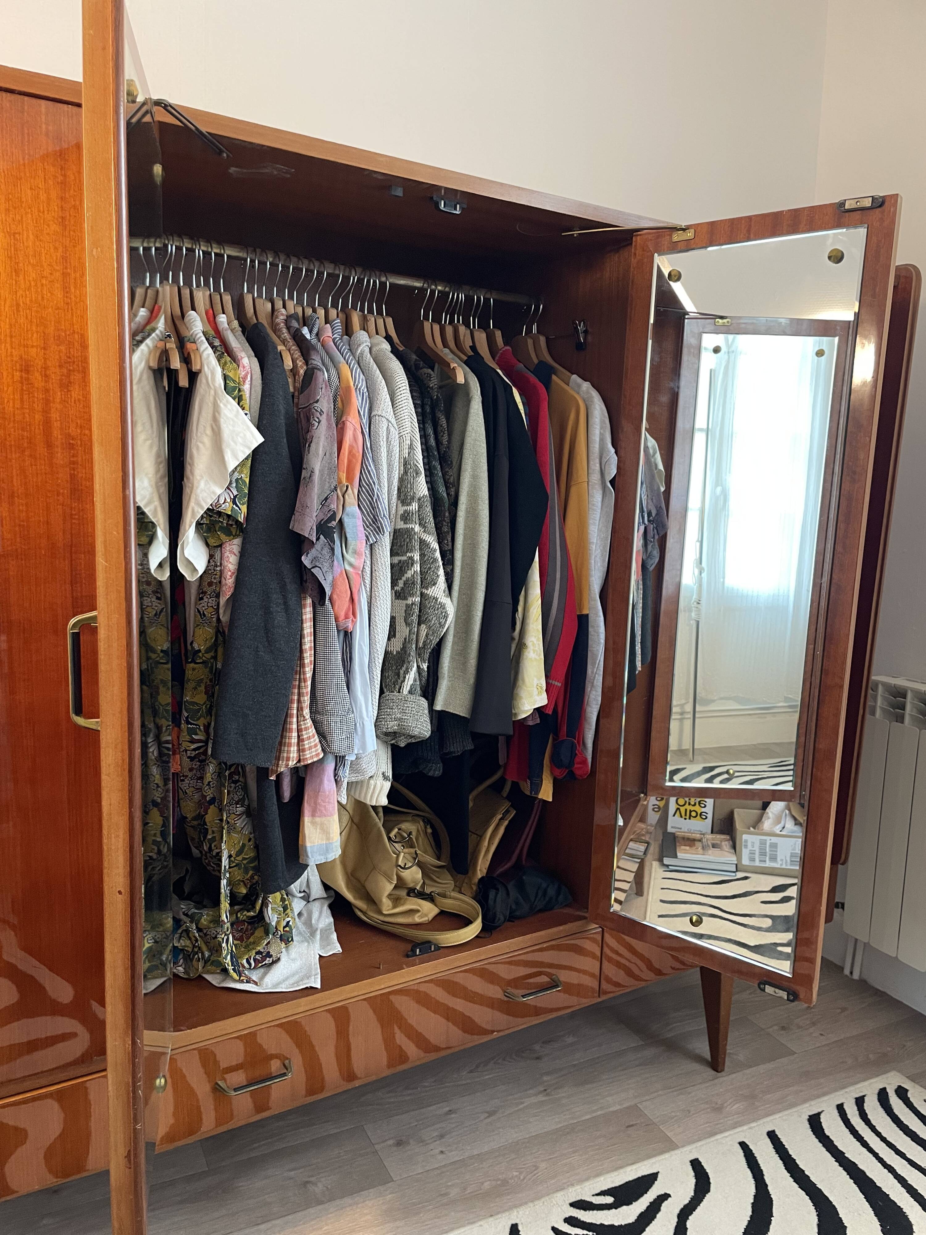 SAM dressing wardrobe