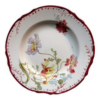 Assiette Terre de Fer polychrome Art Nouveau, Creil Montereau, modèle: OLGA