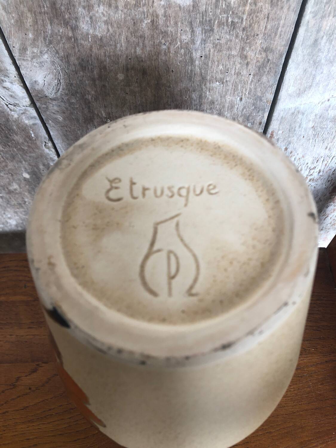 Ancien vase étrusque céramique beige décor fleurs émaillées
