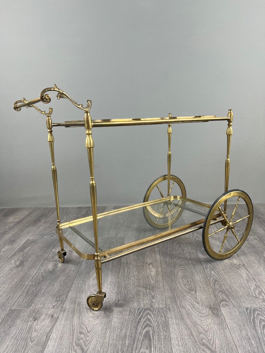 Rolling table cart in gilded brass with two glass shelves, 20th century.