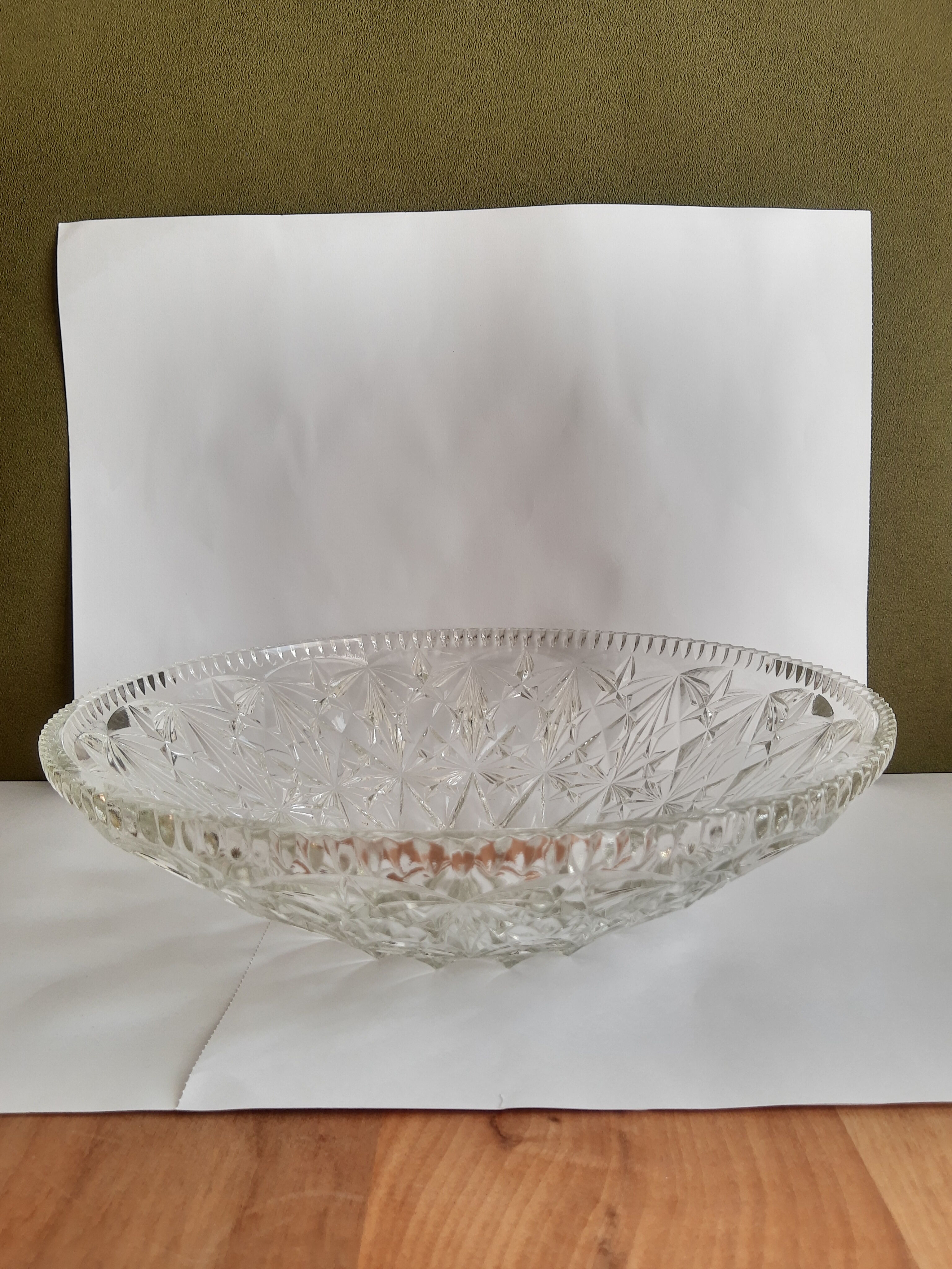 Large chiseled glass fruit cup