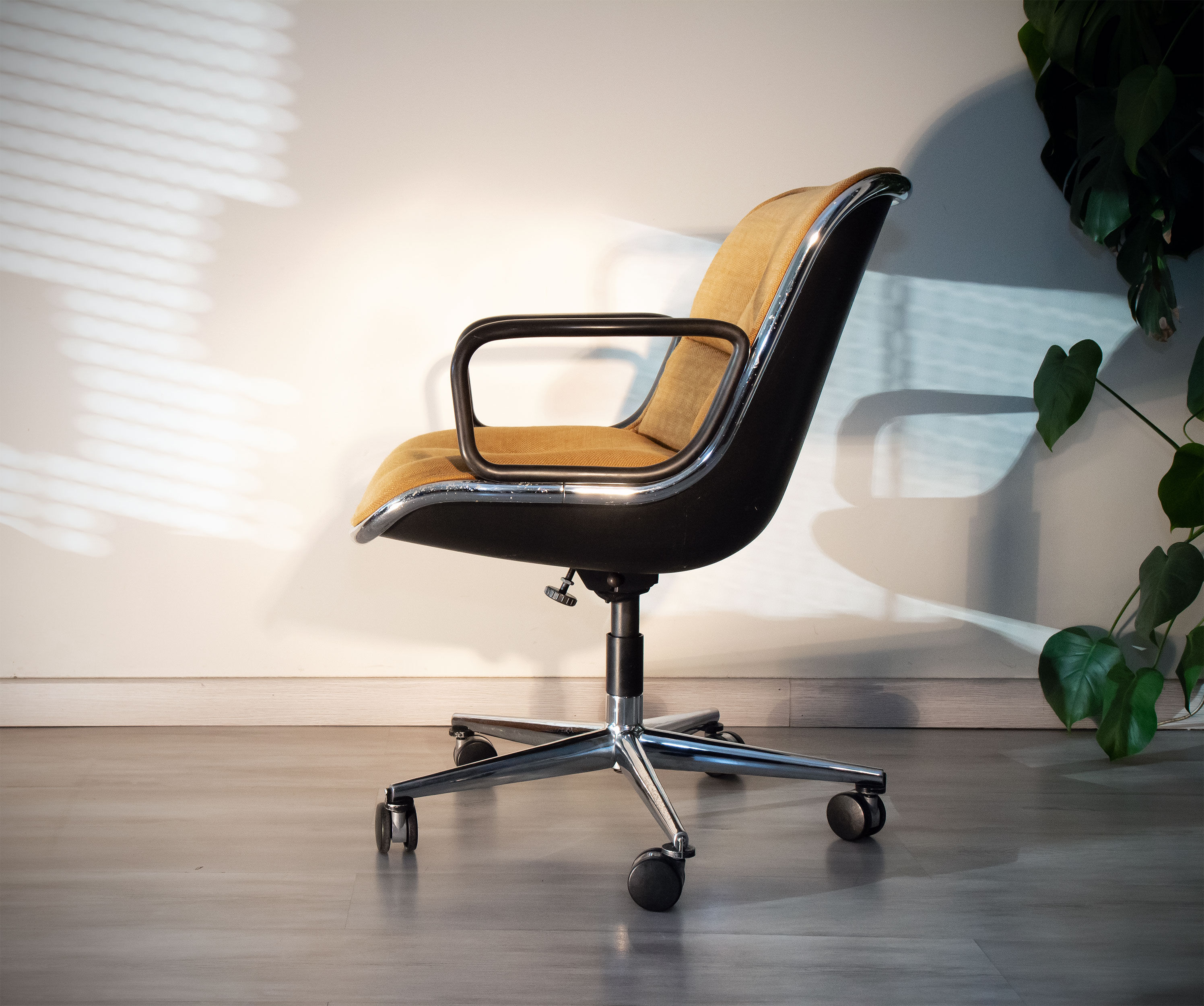 Executive Chair by Charles Pollock for Knoll International