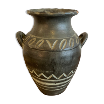 Pottery vase