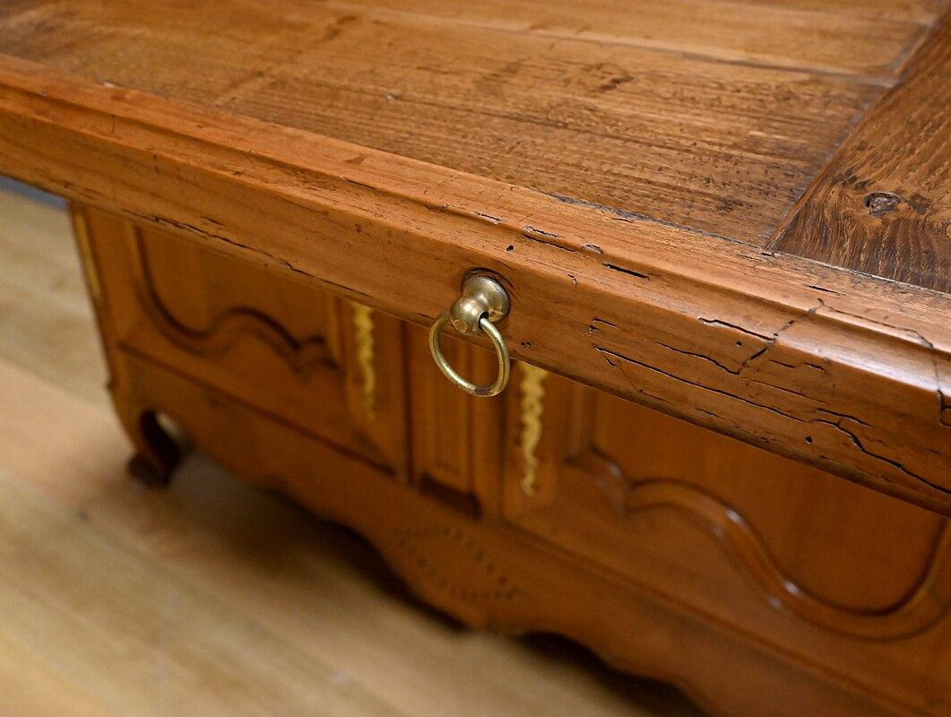4-door cherry wood cabinet, regional work, Louis XV style – first part of the 19th century