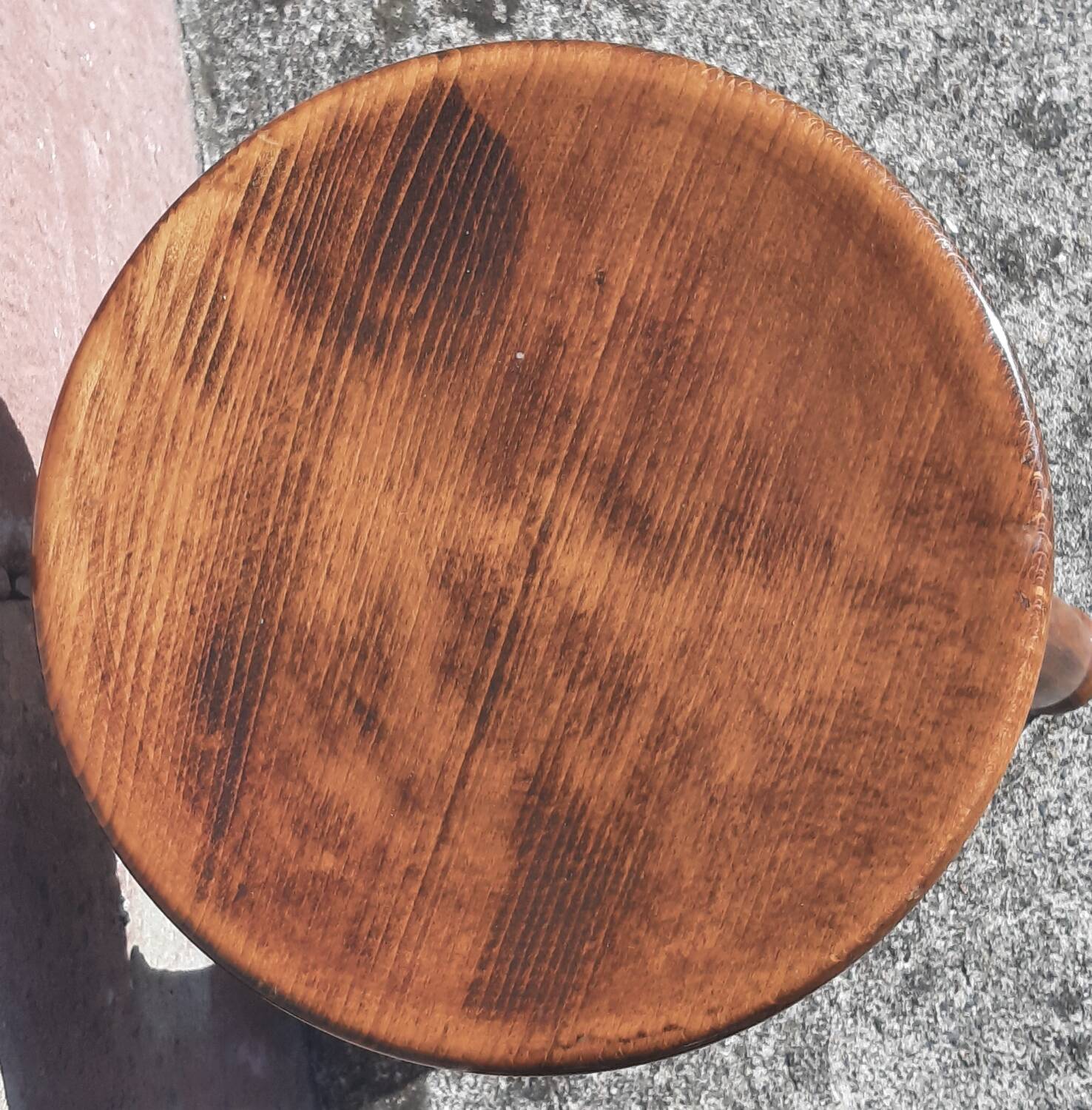 Tabourets bas tripodes, bois massif. (Lot de 2)