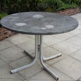 Round marble garden table