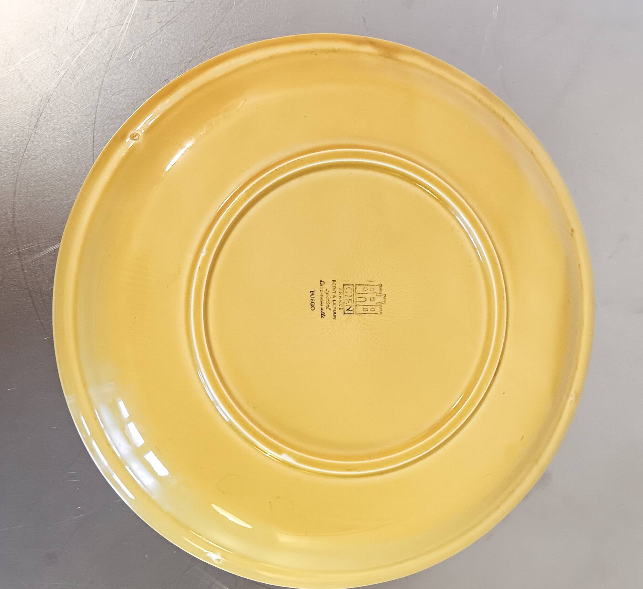 Gien round dish, Fuego model, vintage 1970s - Yellow, ochre, brown color.