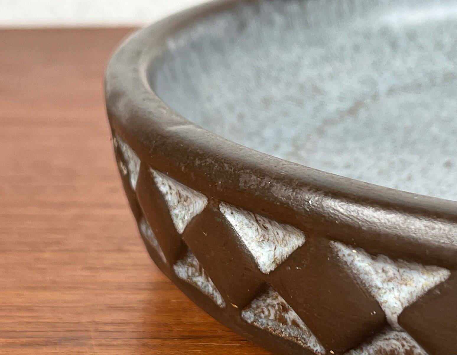 Bowl in modern Danish studio pottery from the mid-century by Frank Keramik, 1960s.