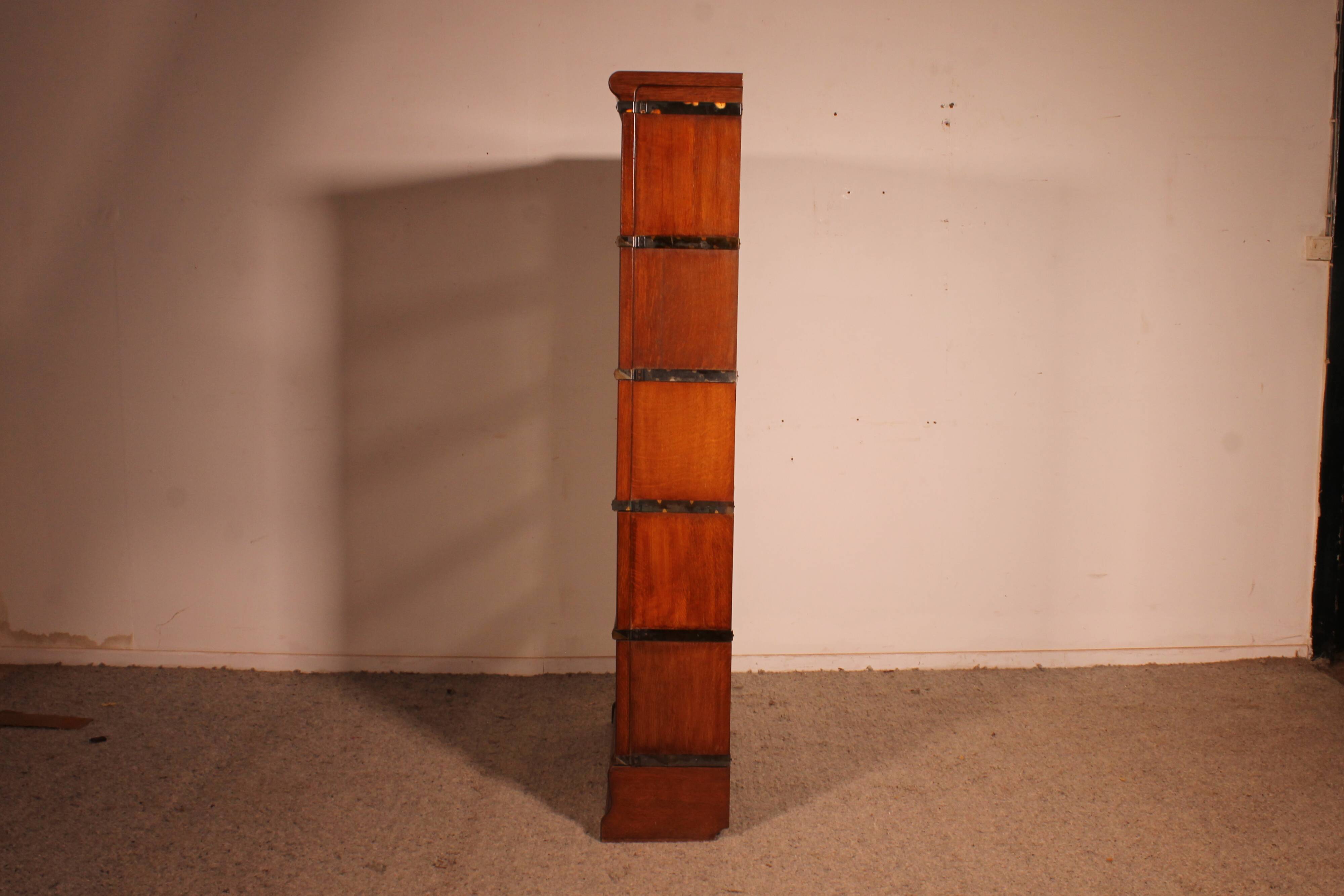 Globe Wernicke Library in oak, 5 pieces.