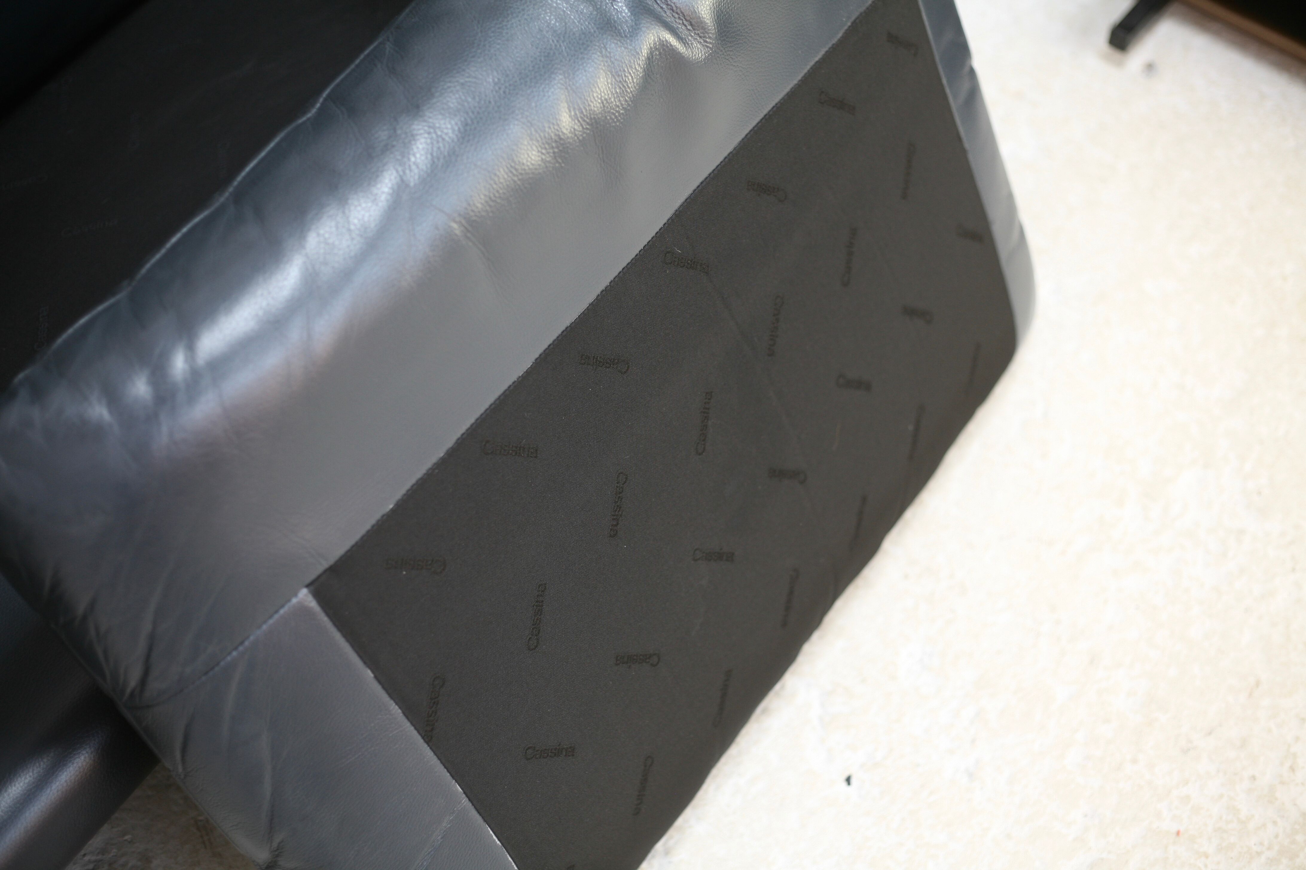 Sofa by Vico Magistretti, Cassina, Maralunga model. Italy, circa 1975. Navy blue leather