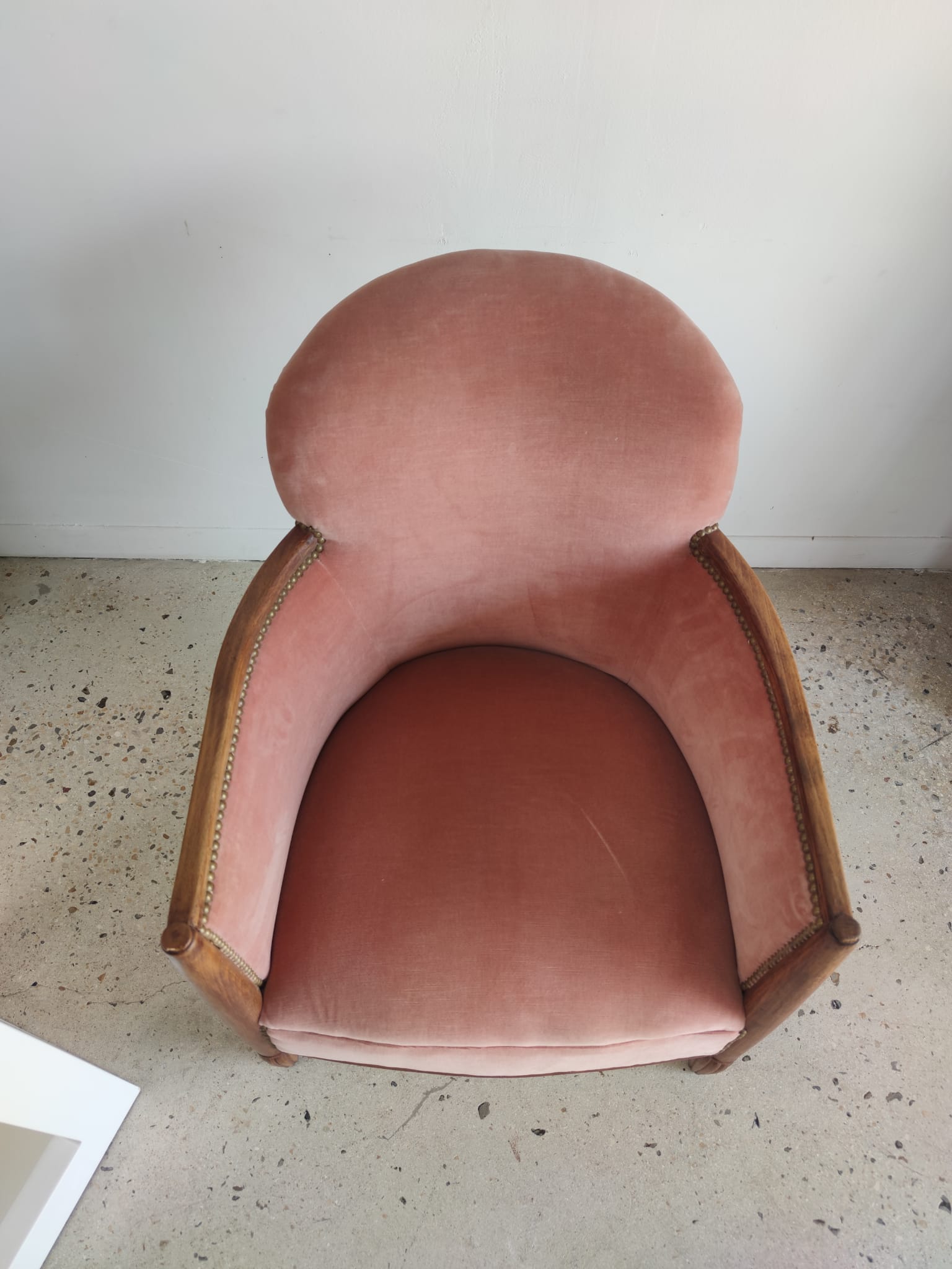 Armchair art deco pink velvet trim