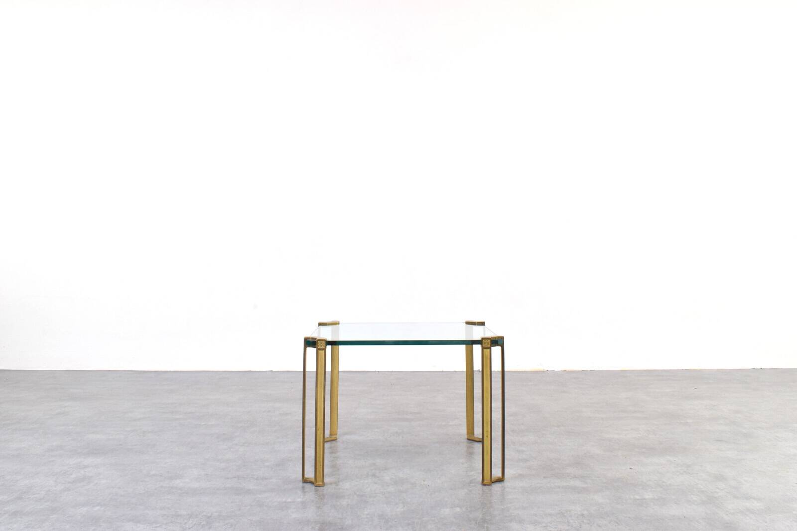 Tables basses Hollywood Regency en laiton et verre par Peter Ghyczy, années 1970, ensemble