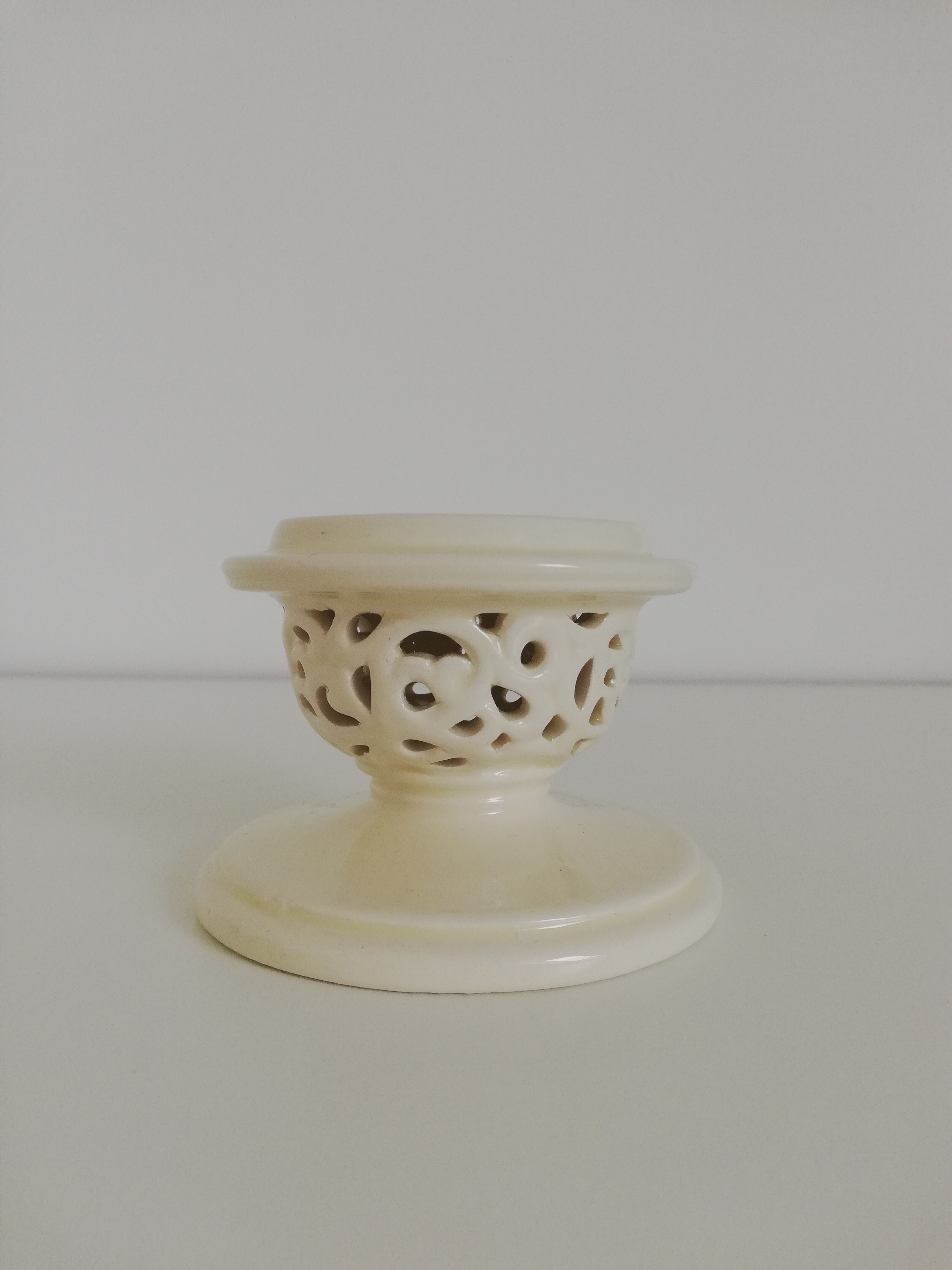 Ceramic candle holder