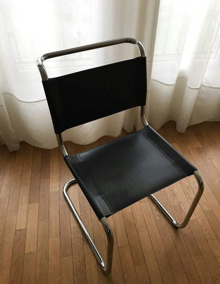Model B33 chair in black leather