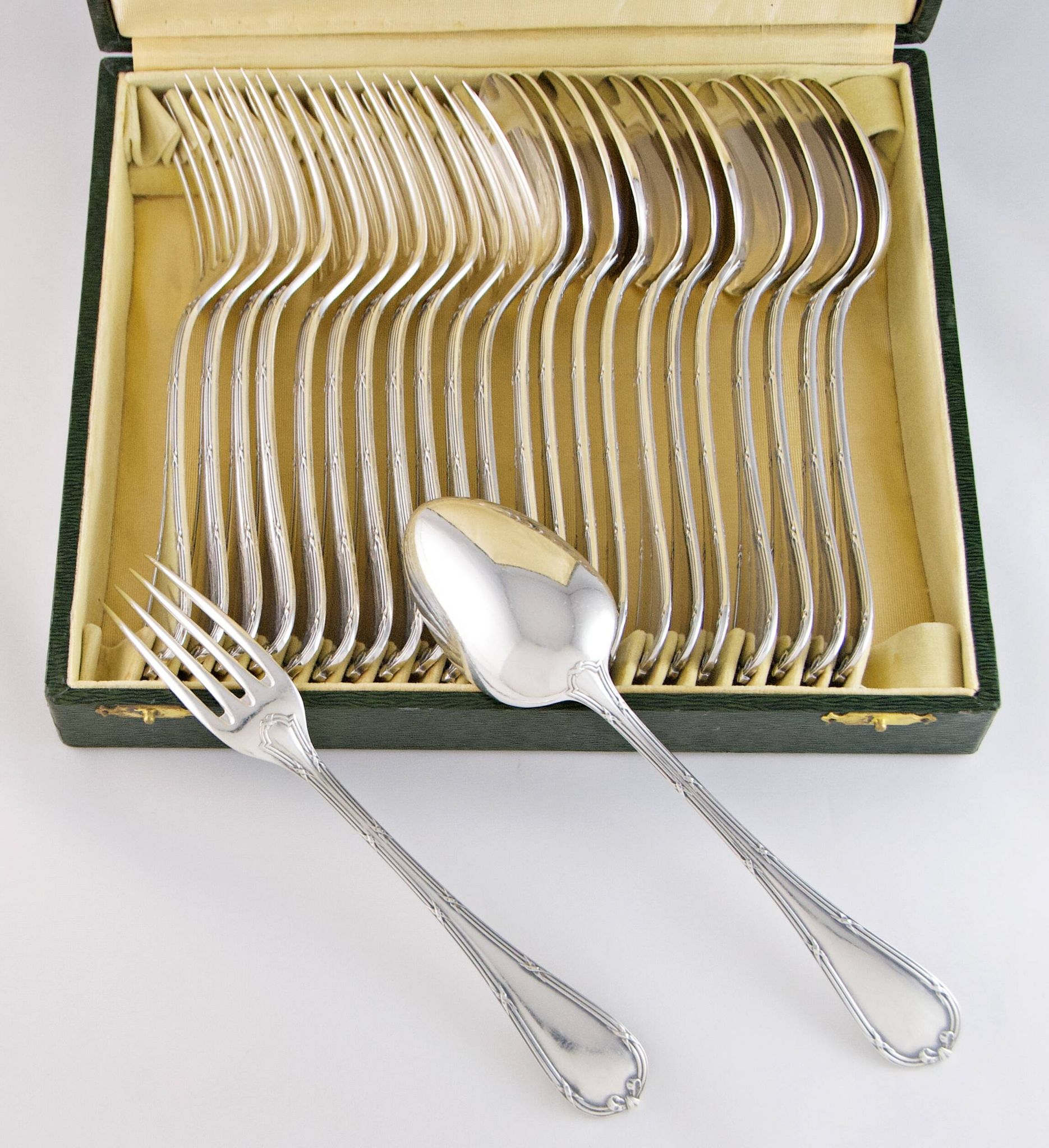 CHRISTOFLE 1907-1935 - 12 table forks and 12 Louis XVI style table spoons, Rubans model