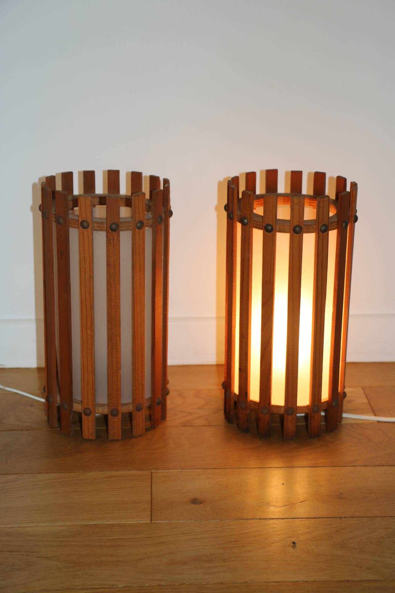 Pair of lanterns pin 1960