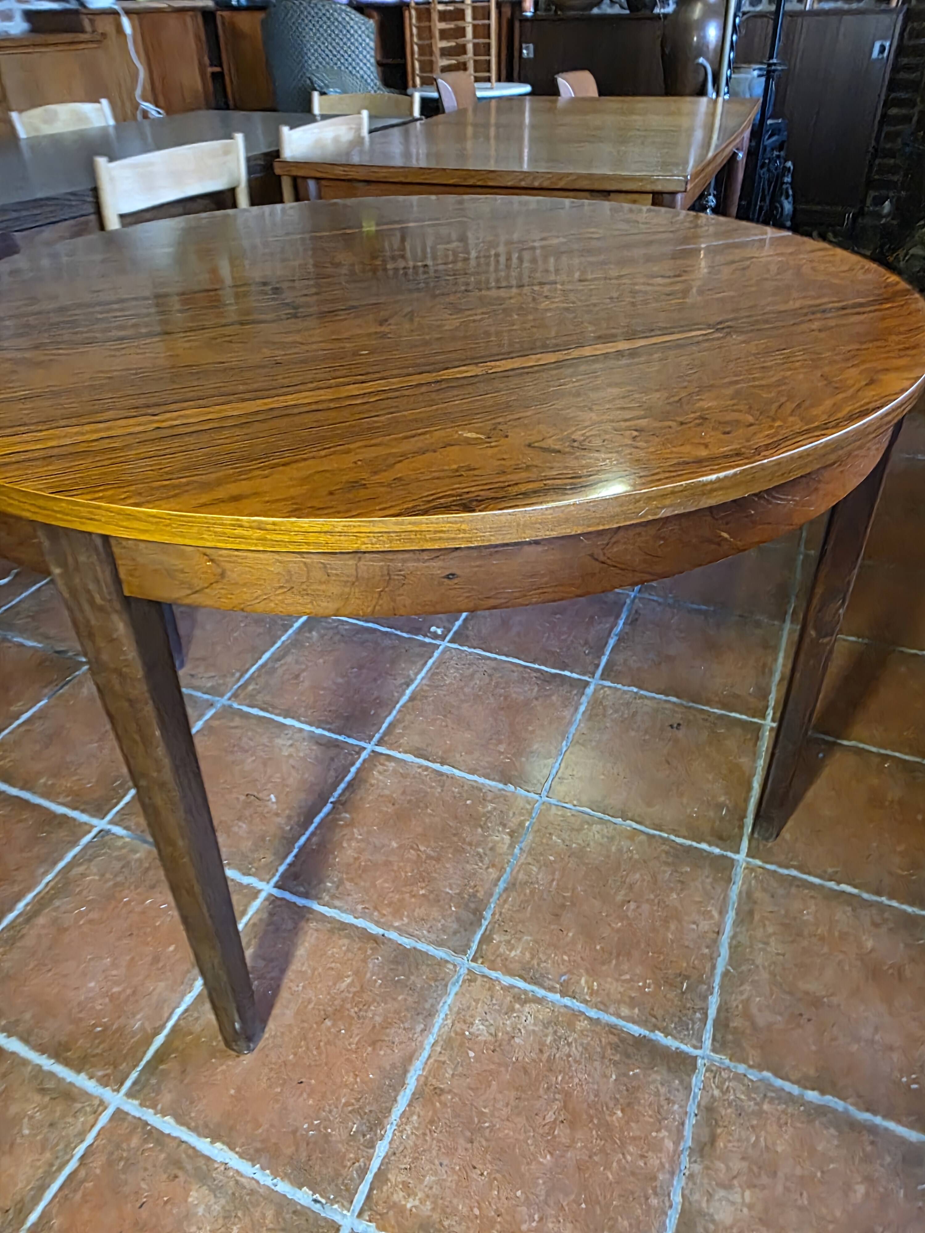 Scandinavian extendable table in rosewood from the 1960s.